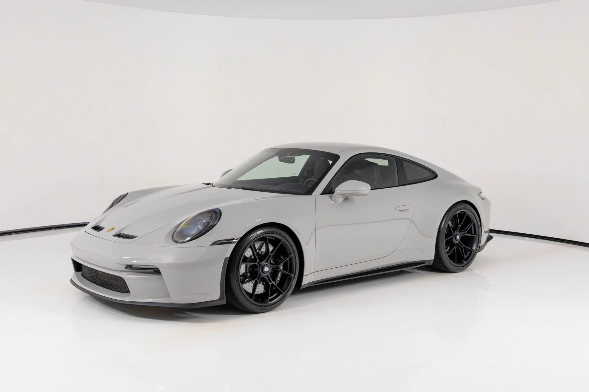 mph006_3750170784_Used_2024_Porsche_911_GT_3_Touring_1761003628_b258811fcb