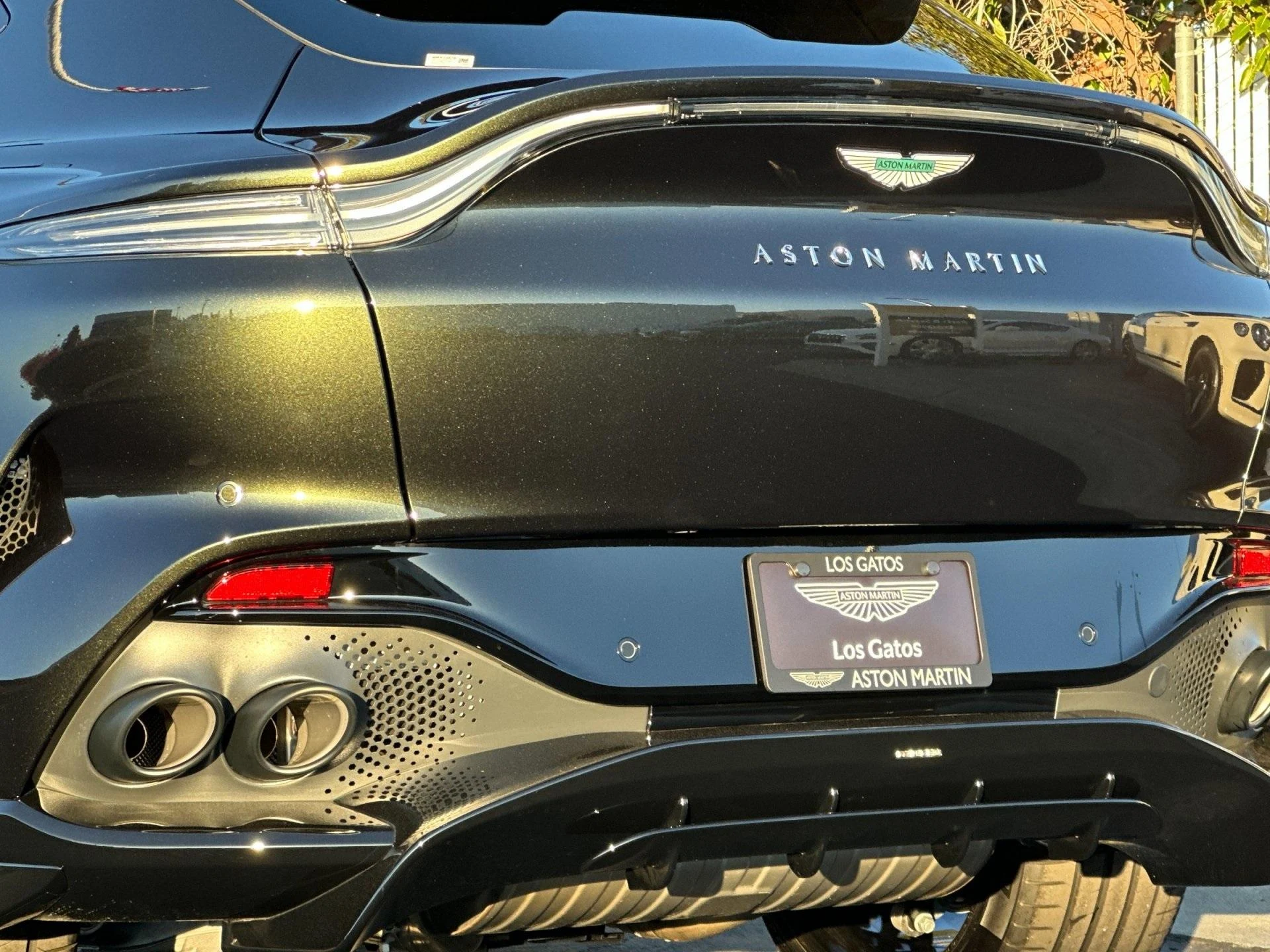 mph006_3766111077_New_2026_Aston_Martin_DBX_707_1765379214_1bb6128507