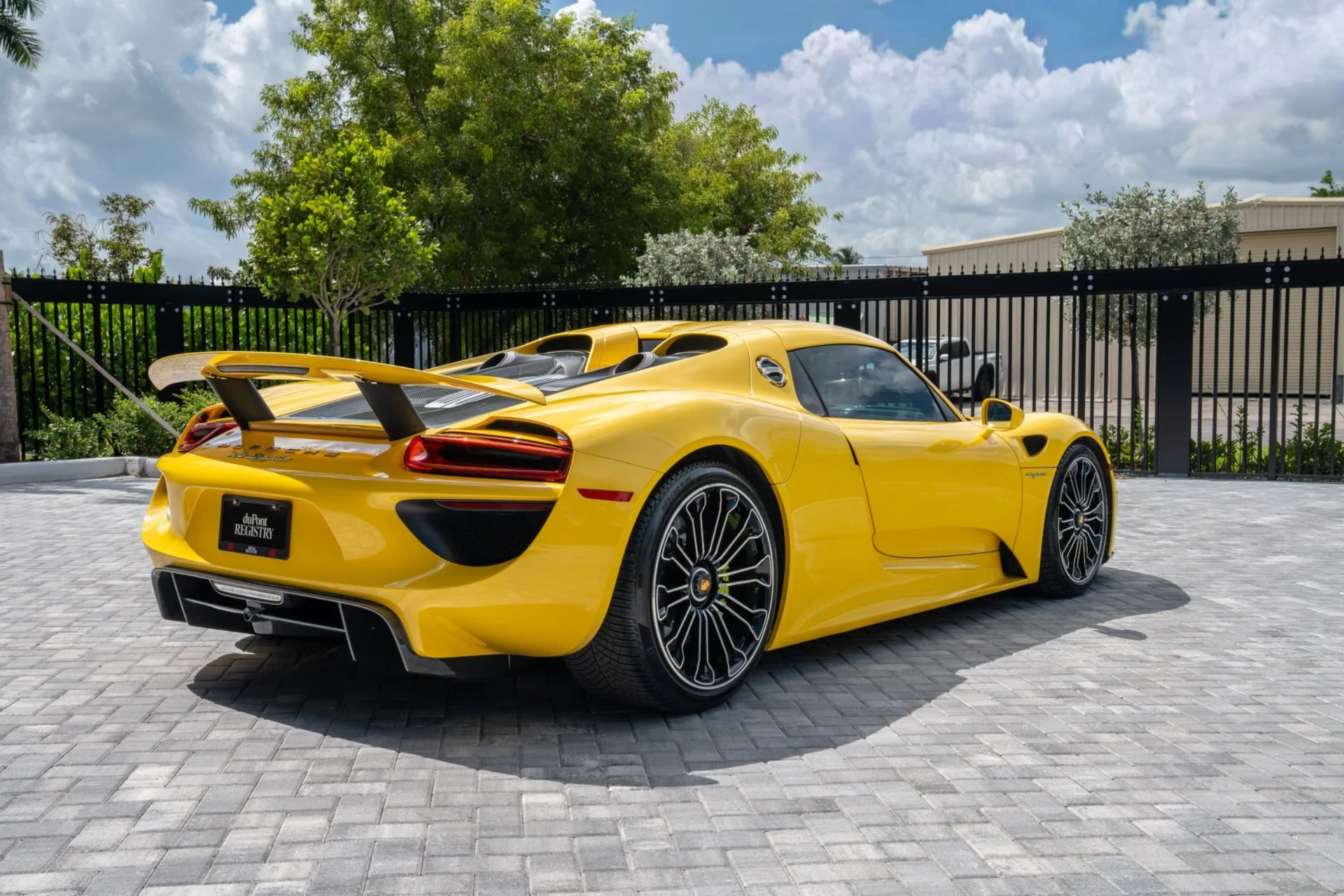 mph006_3768113645_Used_2015_Porsche_918_Spyder_1782406230_f6df20d488