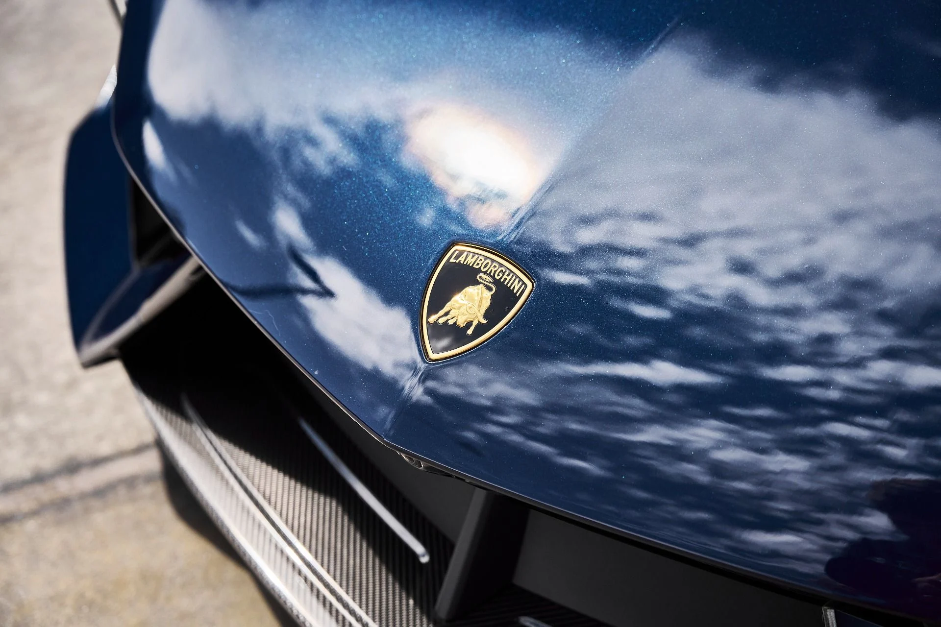 mph006_3768486176_Used_2025_Lamborghini_Revuelto_Base_1777078055_cfa3c5cfc5