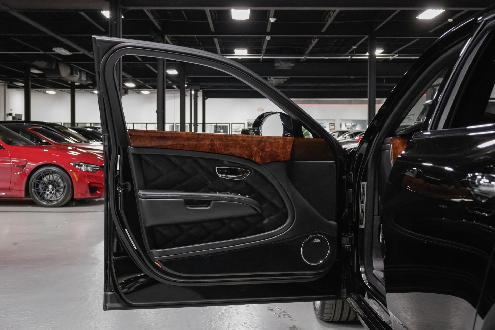 mph006_3770151674_Used_2016_Bentley_Mulsanne_Speed_1760987018_16eb31448b