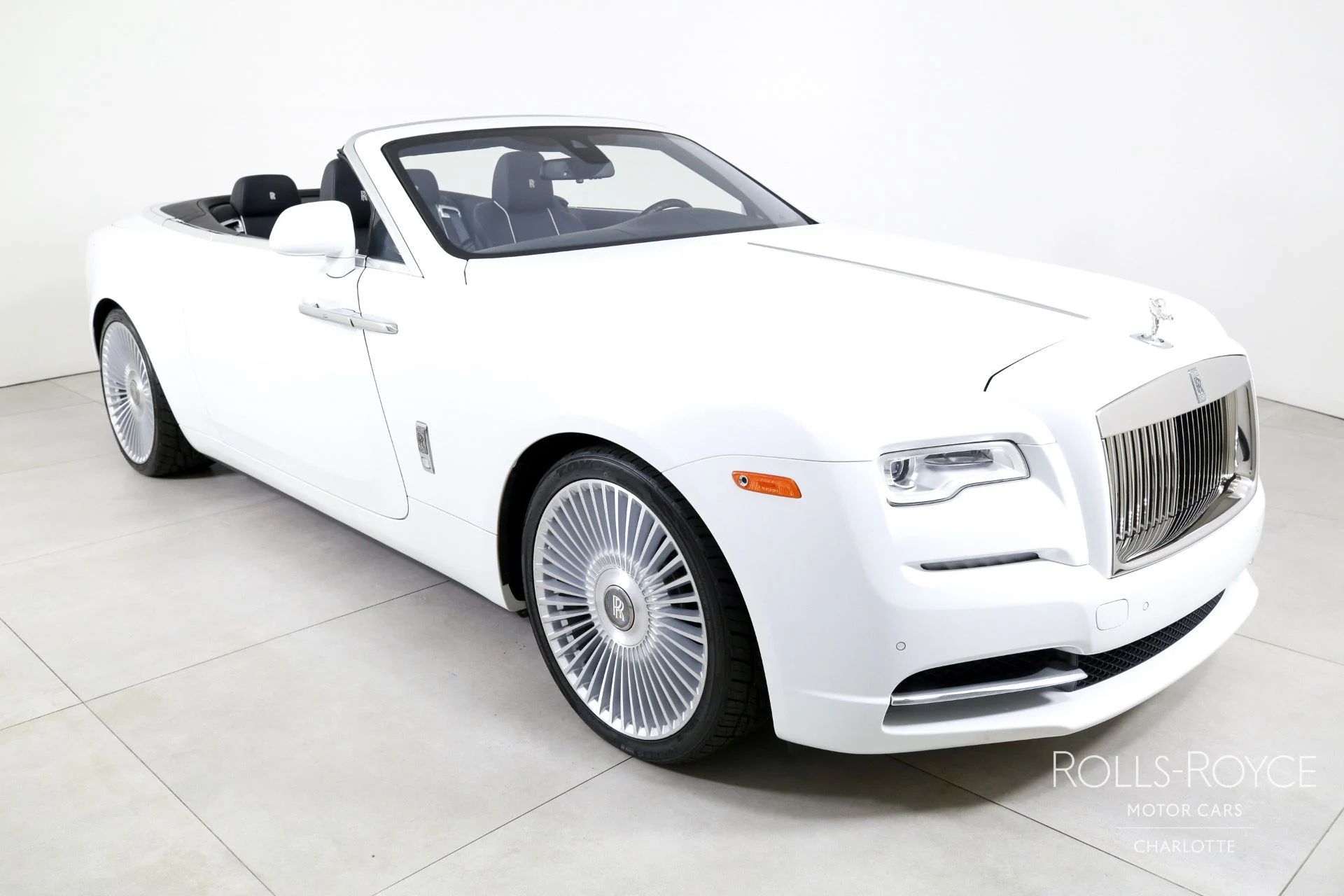 mph006_3772769977_Used_2018_Rolls_Royce_Dawn_1750953521_4c32a5510f
