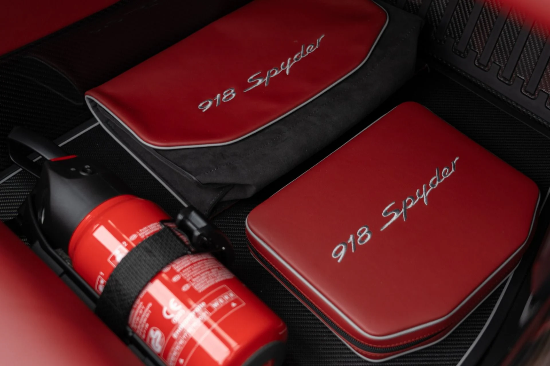 mph006_3773317303_Used_2015_Porsche_918_Spyder_1756496999_2f2ee96ee1