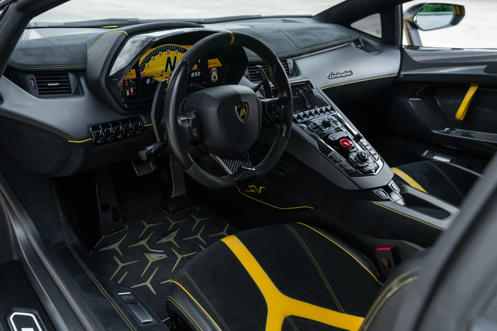 mph006_37864603_Used_2016_Lamborghini_Aventador_LP_750_4_SV_1787001258_129267c0c4