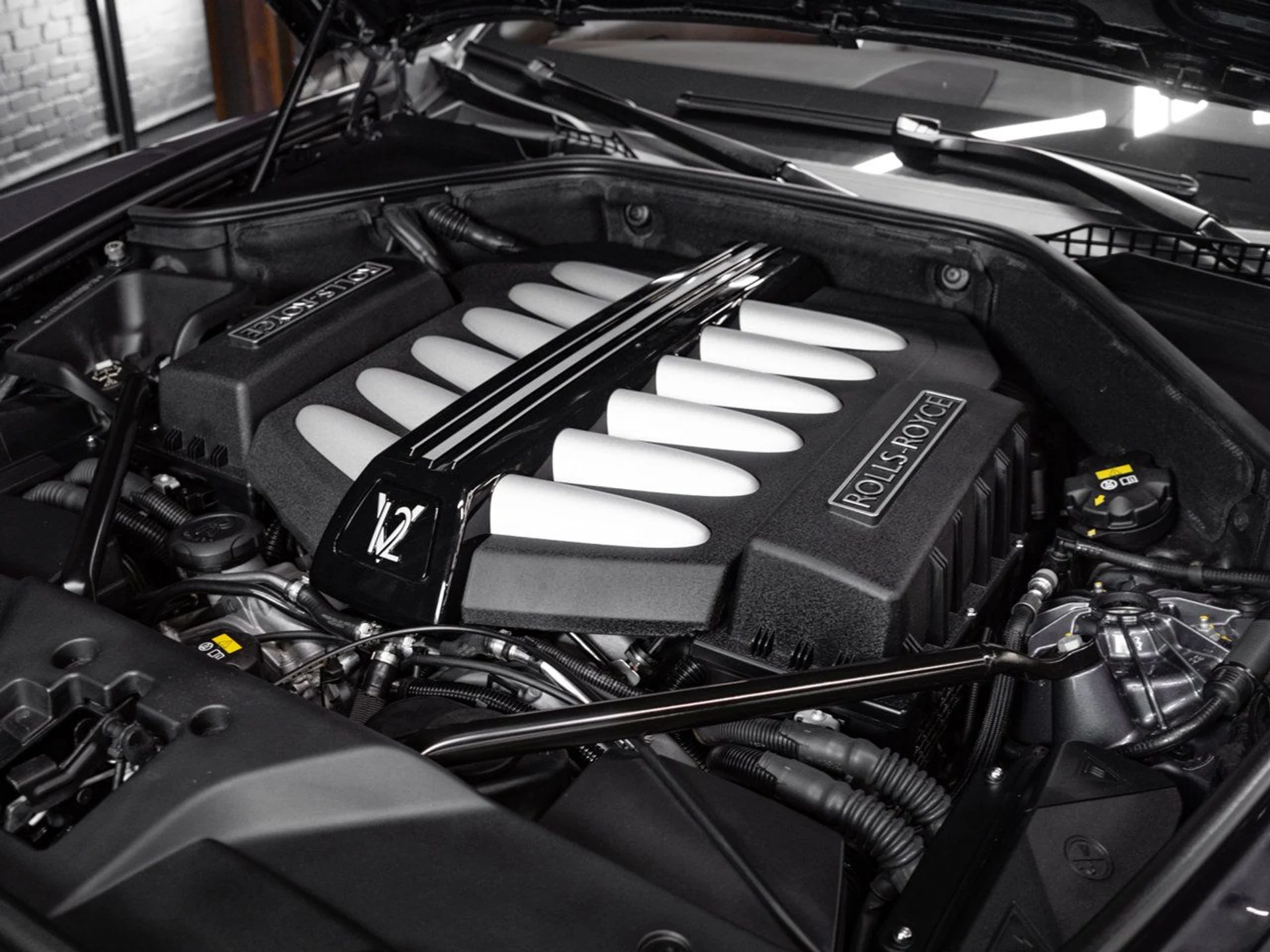 mph006_379165031_rolls_royce_dawn_2016_b1591e4916