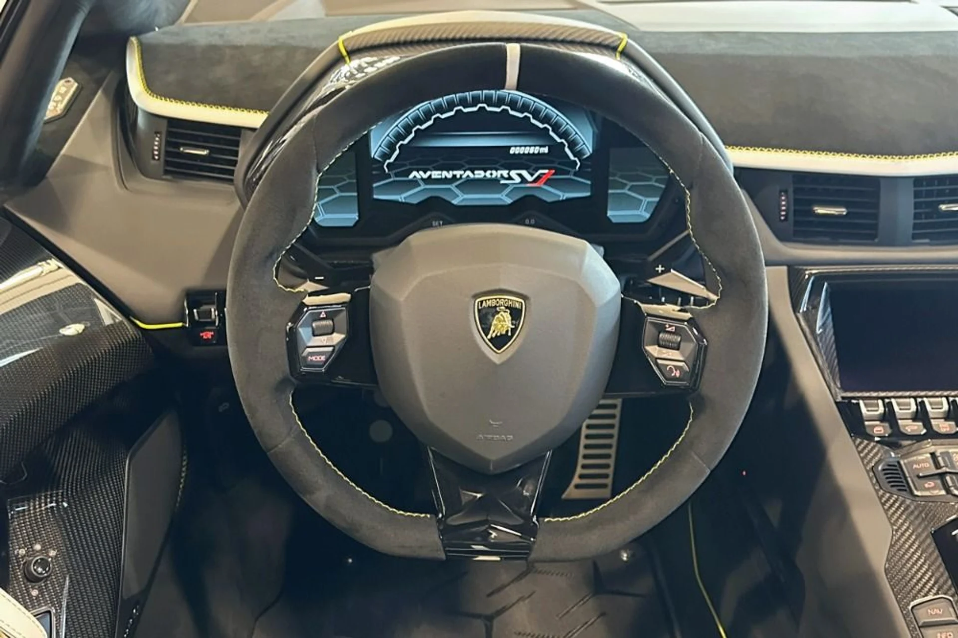 mph006_3799970408_Used_2021_Lamborghini_Aventador_LP_770_4_SVJ_1765888214_782cc42f76