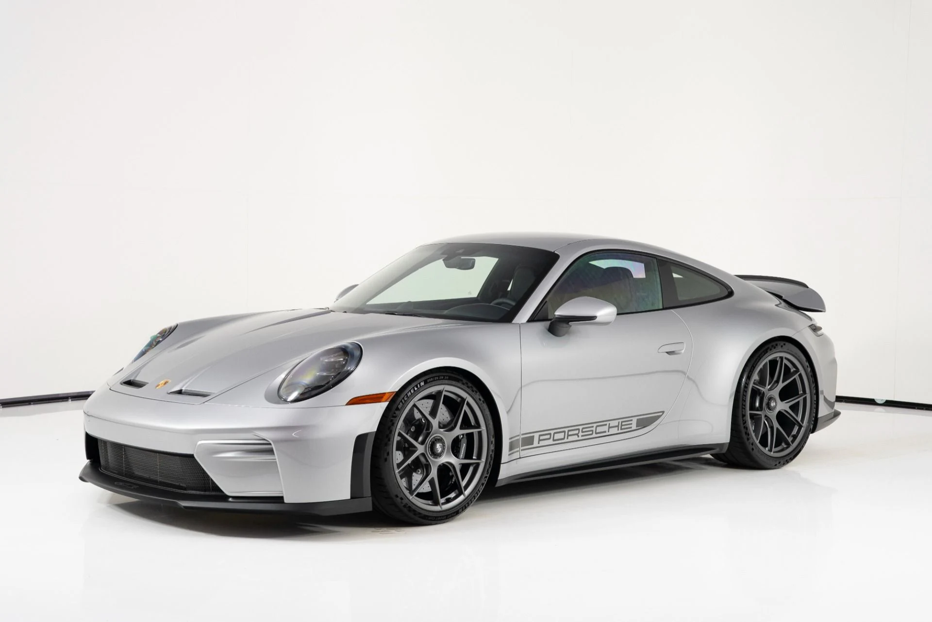 mph006_3800448335_Used_2025_Porsche_911_GT_3_1754676173_eec6f8a254