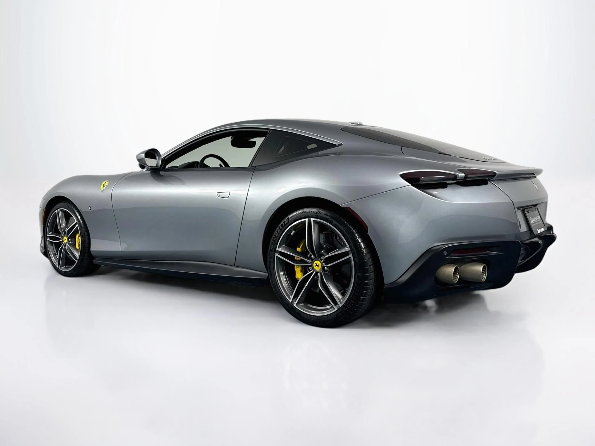 mph006_3802668324_Used_2021_Ferrari_Roma_1787957239_4573aee93f