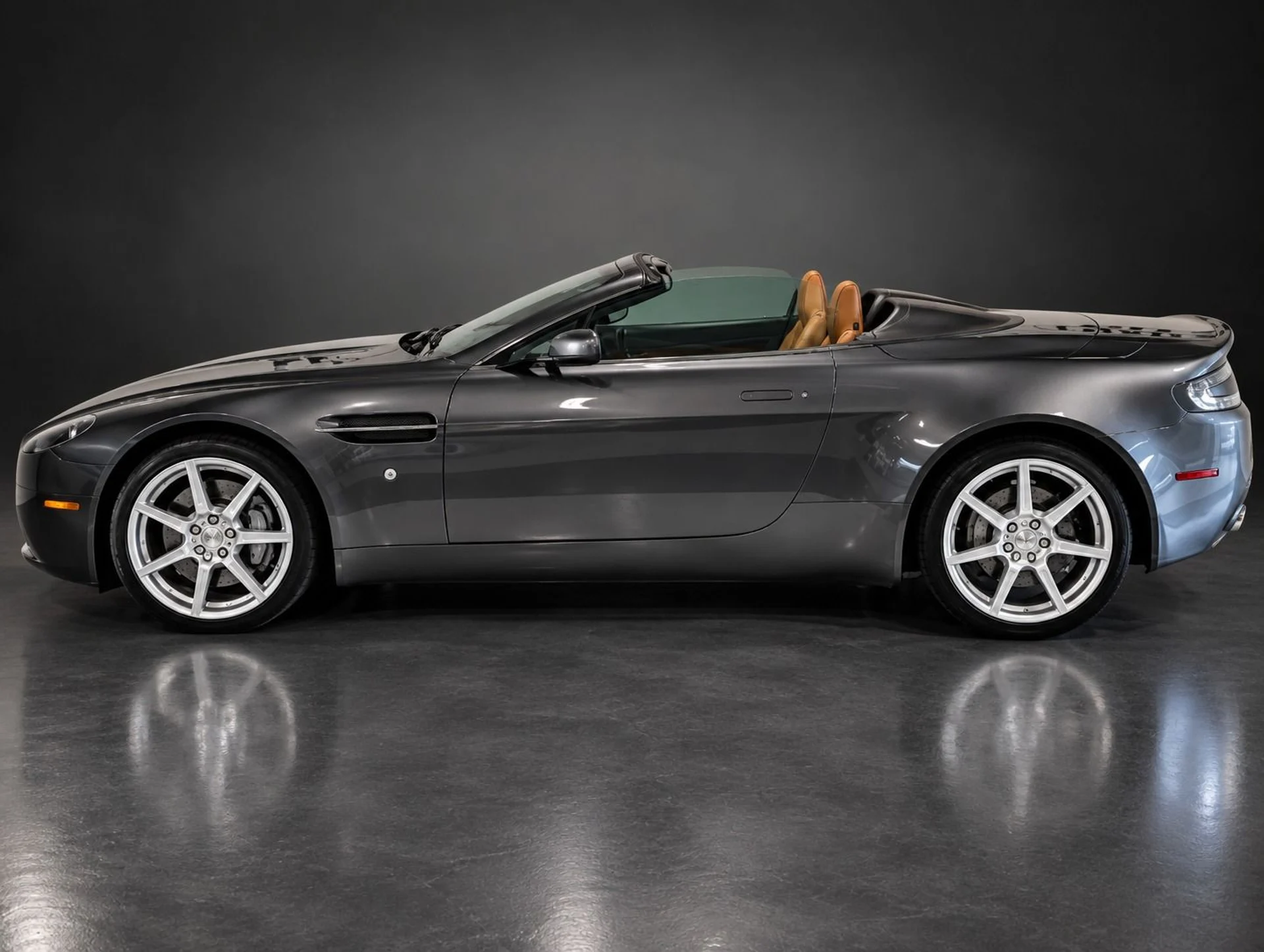 mph006_3832376735_Used_2007_Aston_Martin_V8_Vantage_Roadster_Only_27_K_Miles_Just_Serviced_Gorgeous_Color_Combo_1789143706_6ba12e66ad