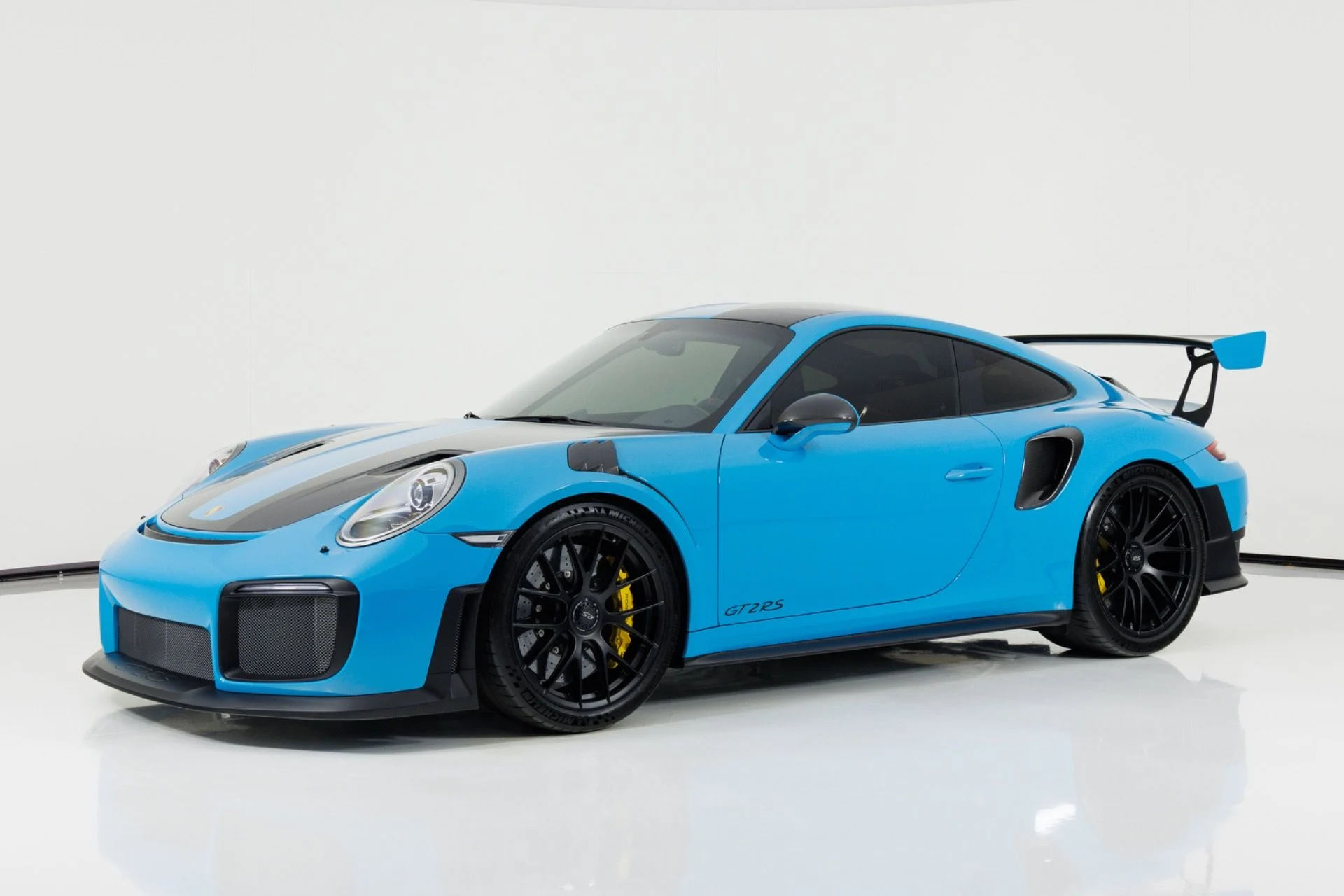 mph006_385785296_Used_2018_Porsche_911_GT_2_RS_1783631648_fd14218345