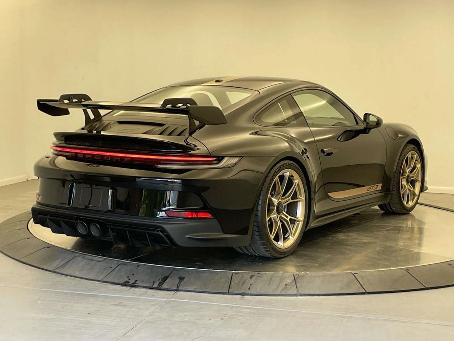 mph006_3858365675_A_Ee5_Gr_Nsvm5f4xezx_RT_4_Jl73_M0s_8f76ee2e87