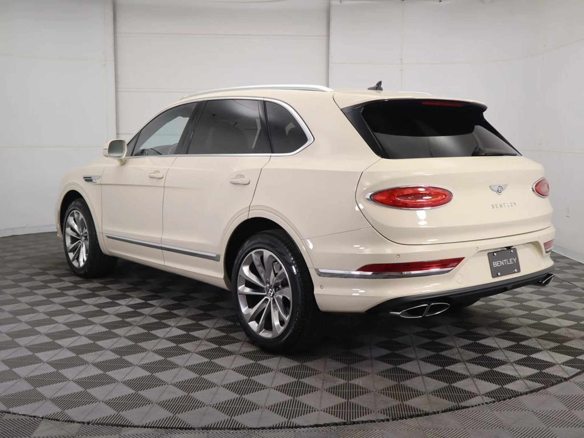 mph006_3858559412_used_2023_bentley_bentayga_v8awd_8119_22972993_7_1024_25254b46e2