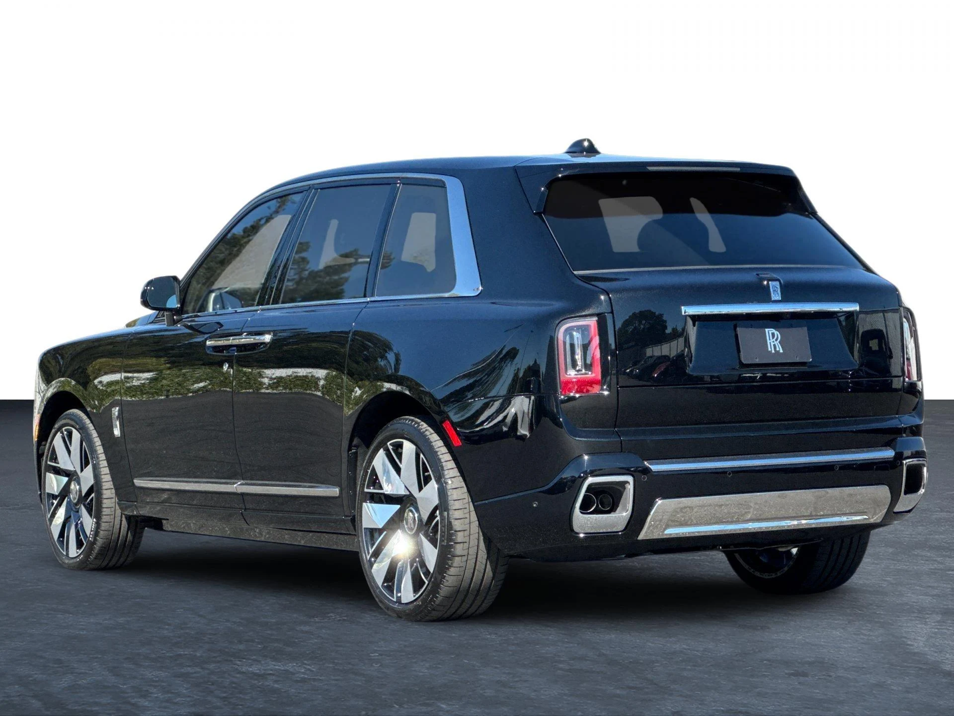 mph006_3861094250_New_2025_Rolls_Royce_Cullinan_Base_1756909294_019b9dca79