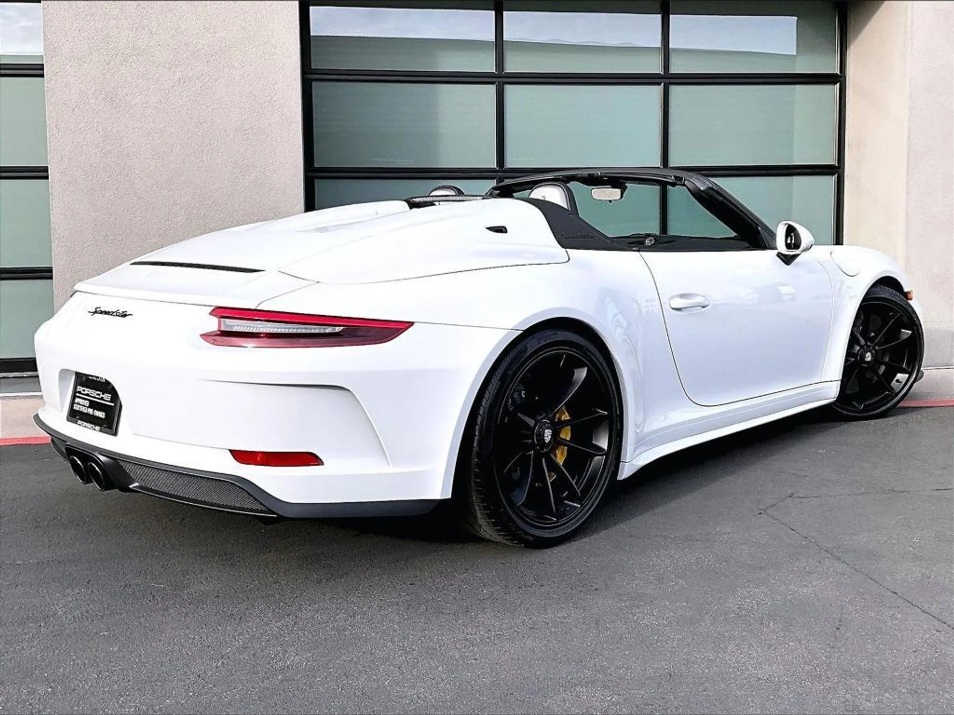 mph006_386122984_b_KHHE_y6_Y_Ct_Ph_Bng_E0_EMNS_Giawg_ebe57b4ee1