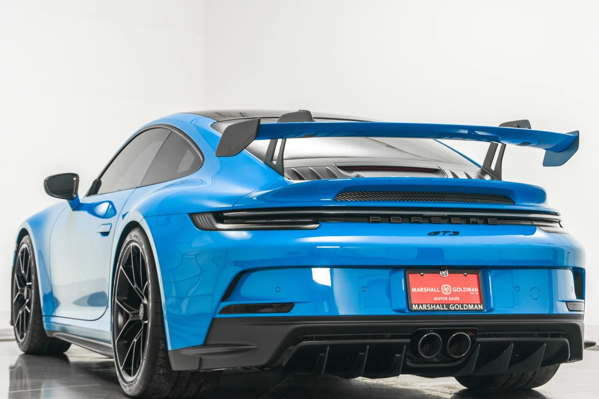 mph006_3866232441_Used_2022_Porsche_911_GT_3_Carbon_Buckets_Blue_Stitching_and_Belts_1768487811_e562c32aac