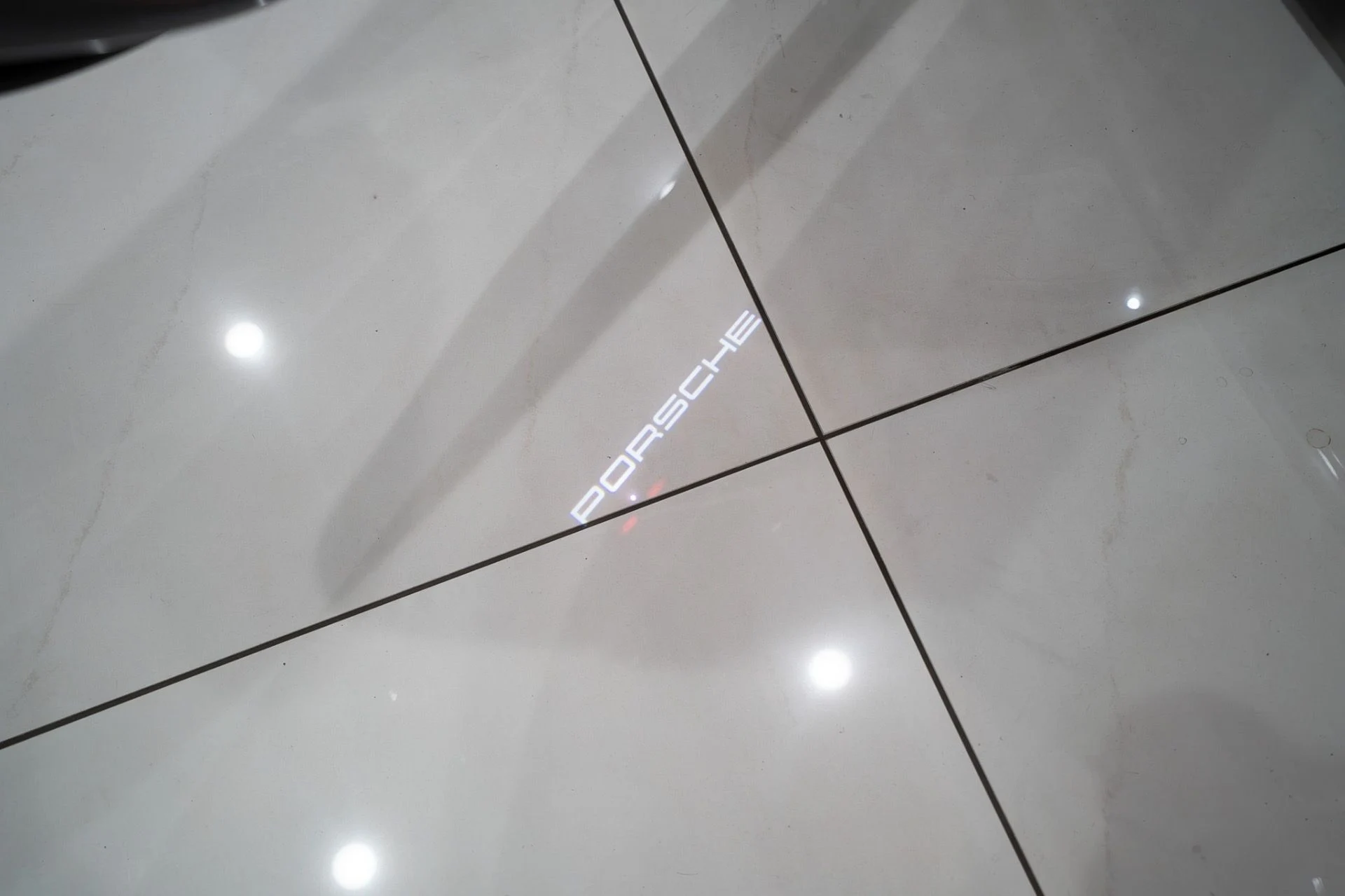 mph006_3866565321_13775_p7_l_05db0d7b08