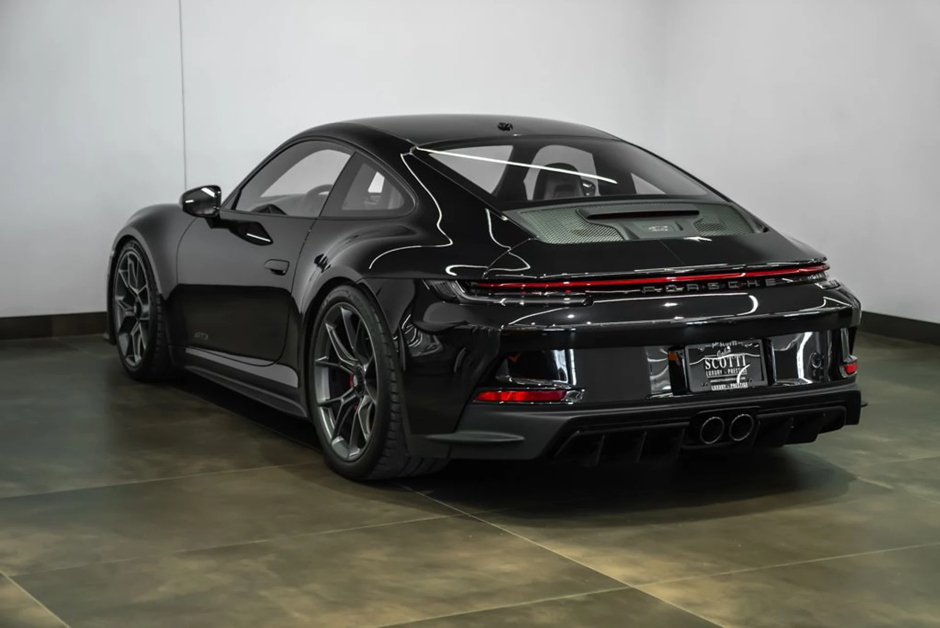 mph006_3866606782_porsche_911_2024_jpg_v_1781715934_1f26e7429e