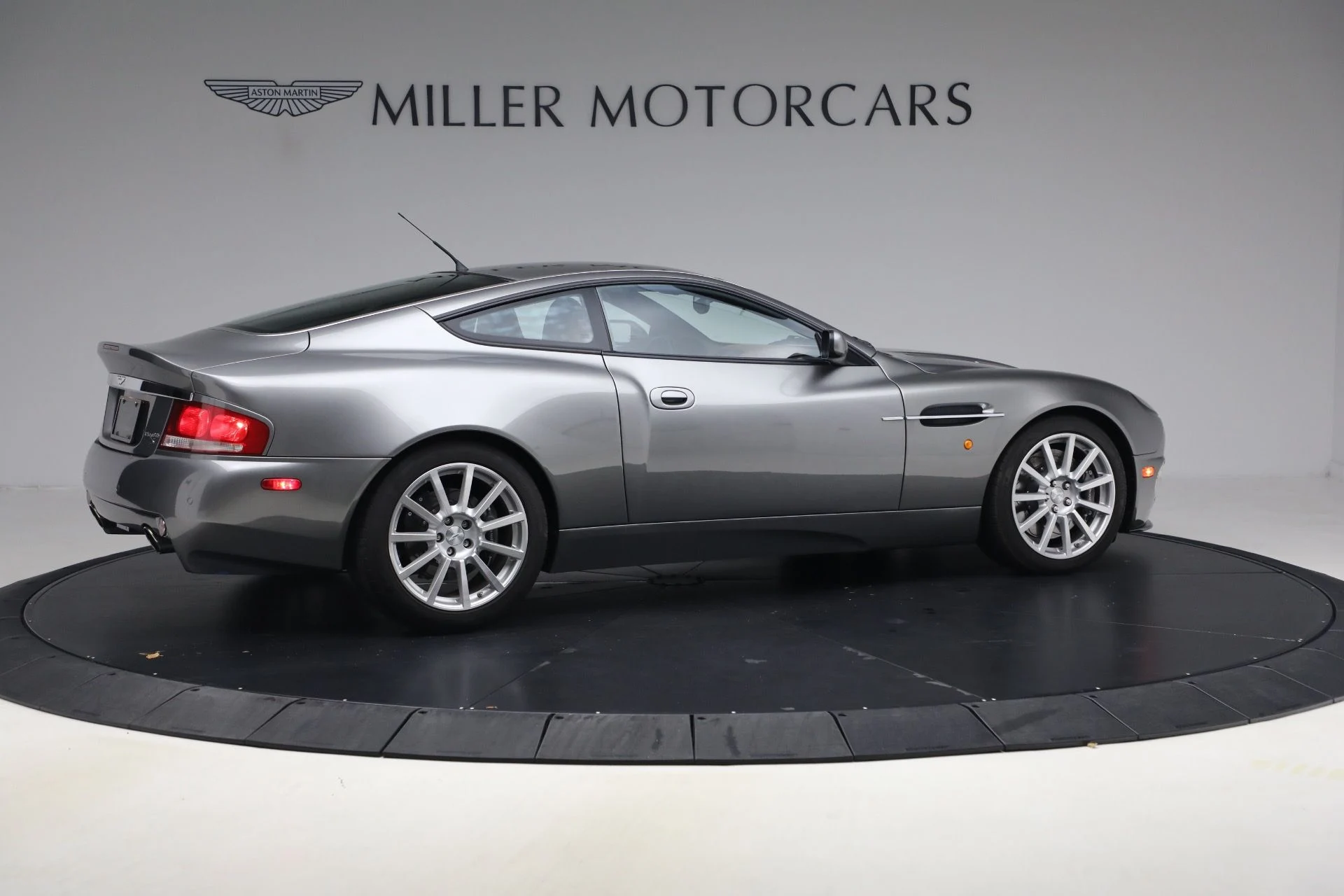 mph006_3887586543_Used_2006_Aston_Martin_V12_Vanquish_S_1792851936_80f798d43b