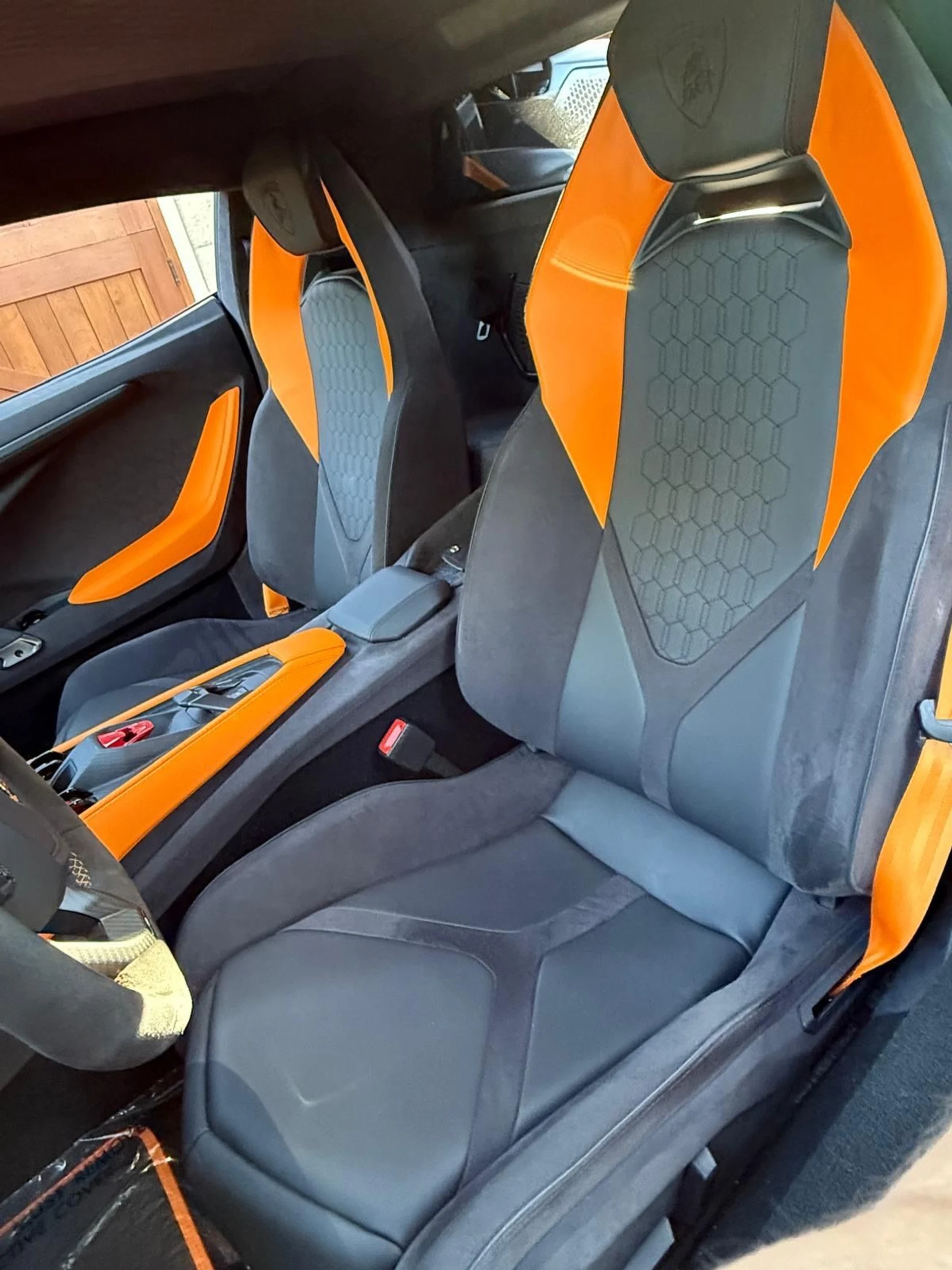 mph006_3888984101_Used_2024_Lamborghini_Revuelto_1762192162_97a6a4564c