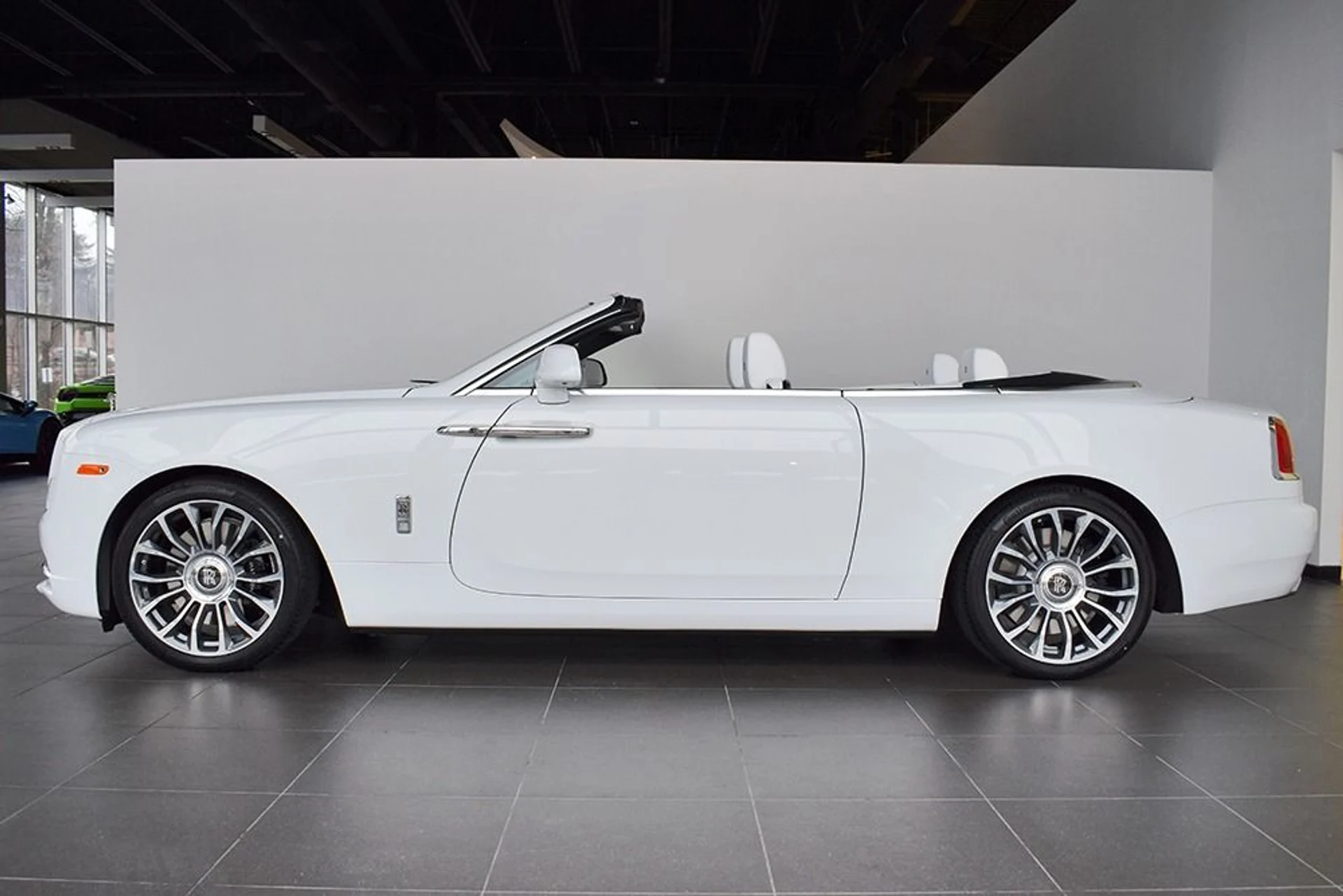 mph006_3907942913_Used_2018_Rolls_Royce_Dawn_1528229812_2ad063b4b9
