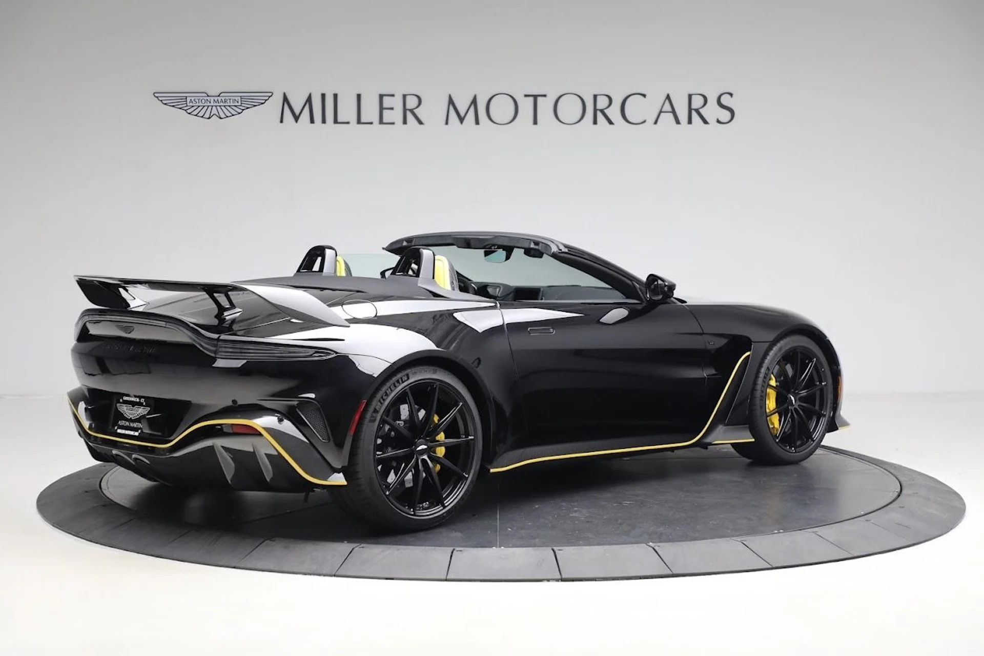 mph006_3914086499_Used_2023_Aston_Martin_Vantage_V12_1687444772_0bcbb247b3