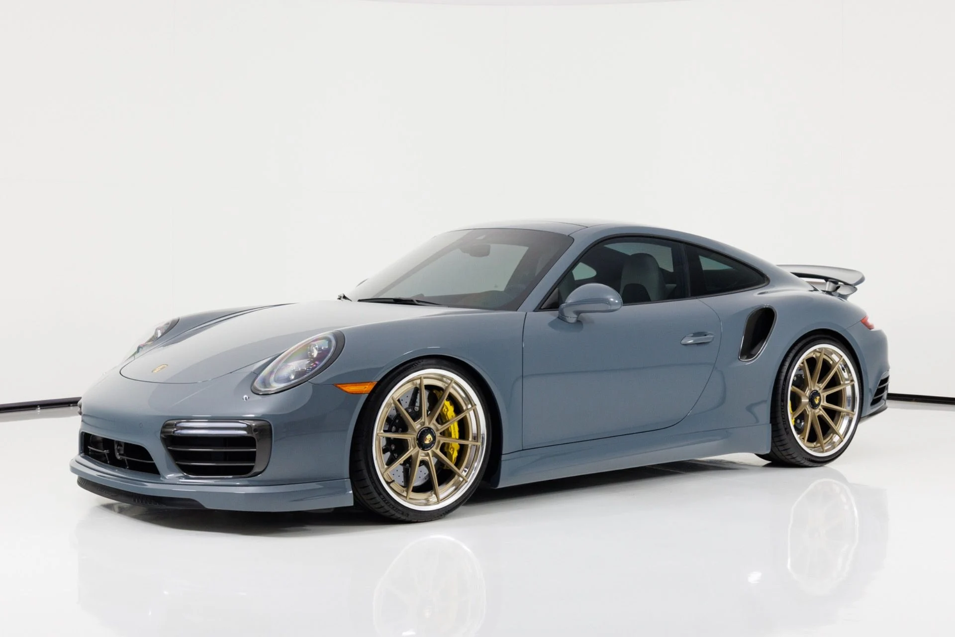 mph006_3927648120_Used_2017_Porsche_911_Turbo_S_1787680337_80ef9c5179