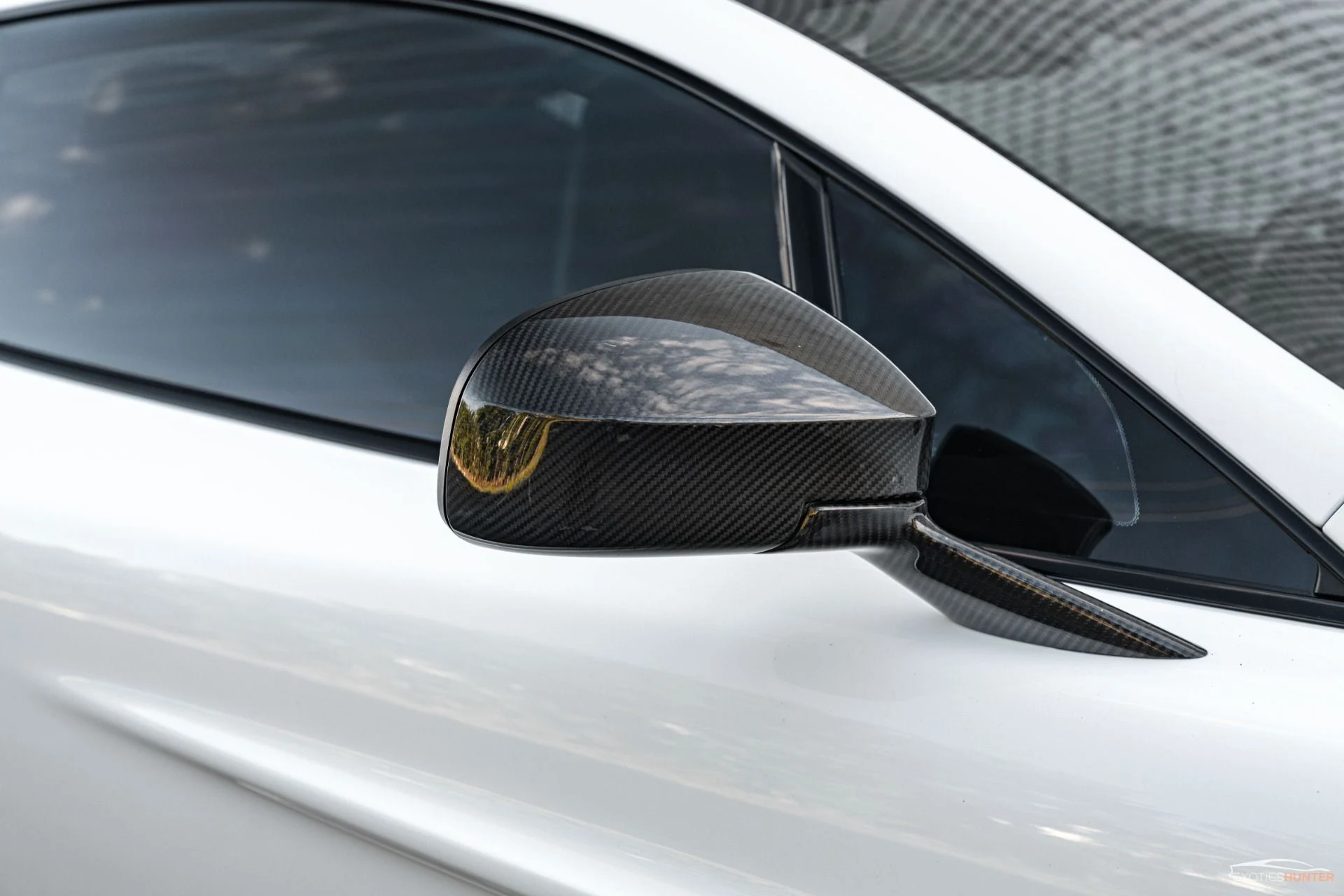 mph006_3927821662_Used_2015_Aston_Martin_Vanquish_Carbon_White_Tasteful_Upgrades_1784056520_0ef44eaa40