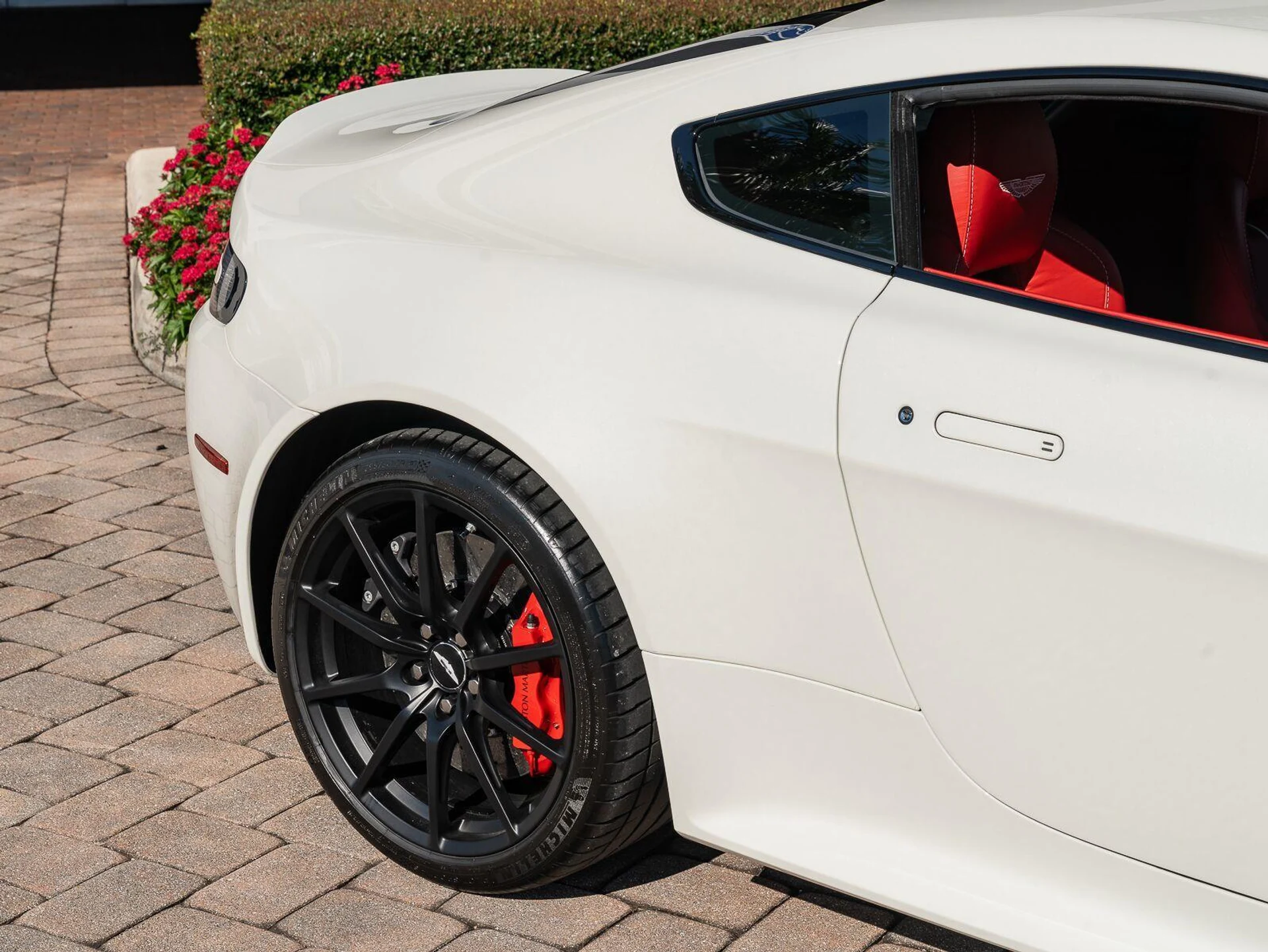 mph006_3932296113_Used_2017_Aston_Martin_Vantage_S_1792786087_68c5ada1fb