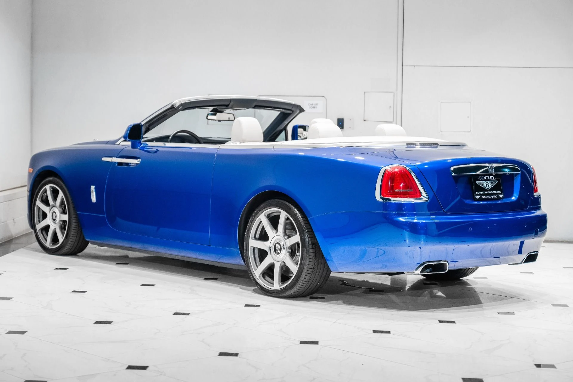 mph006_3937018988_Used_2017_Rolls_Royce_Dawn_1793121590_ddde2bb954
