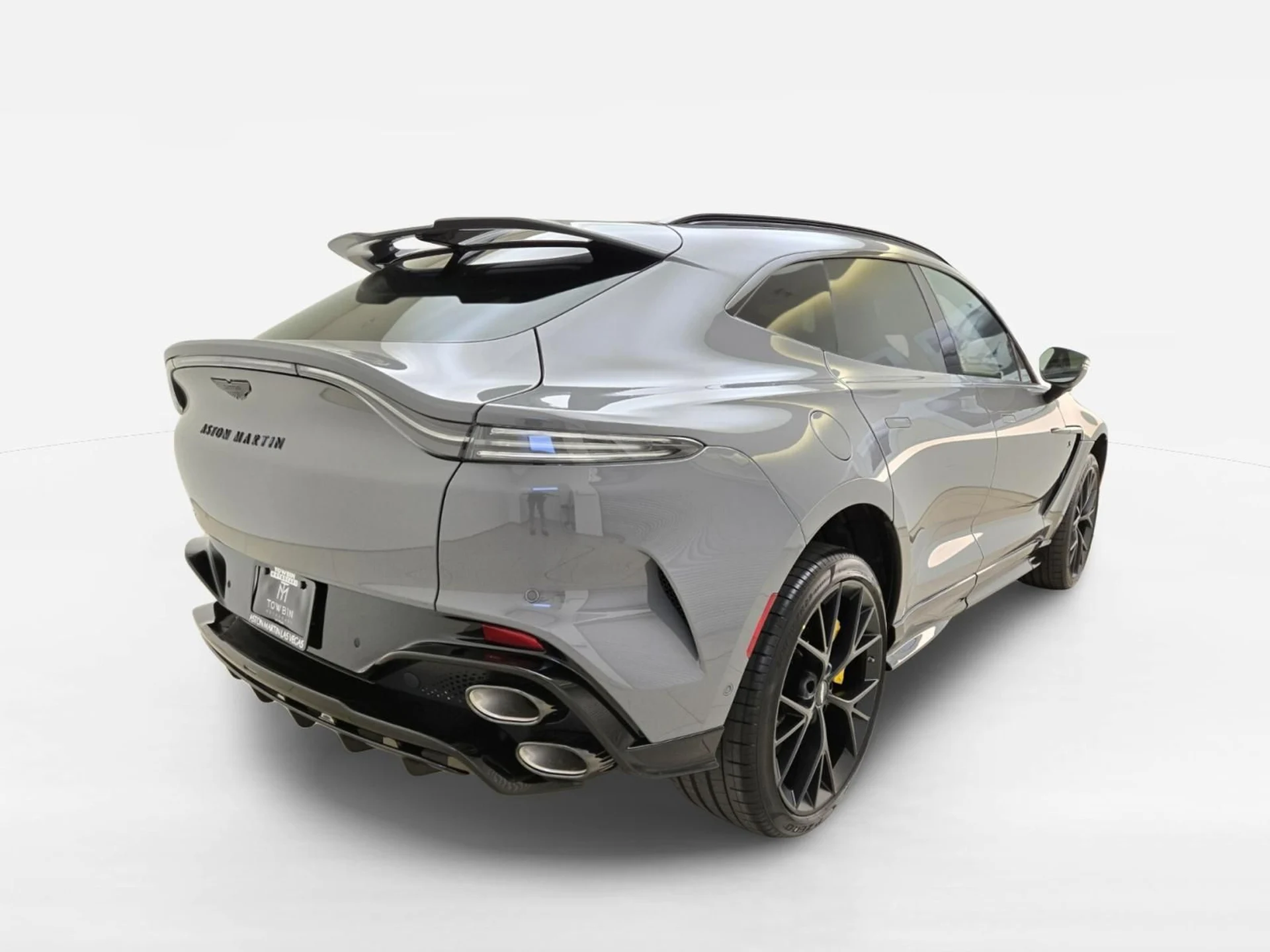 mph006_3943300698_New_2026_Aston_Martin_DBX_S_1782364674_0c730b4c95