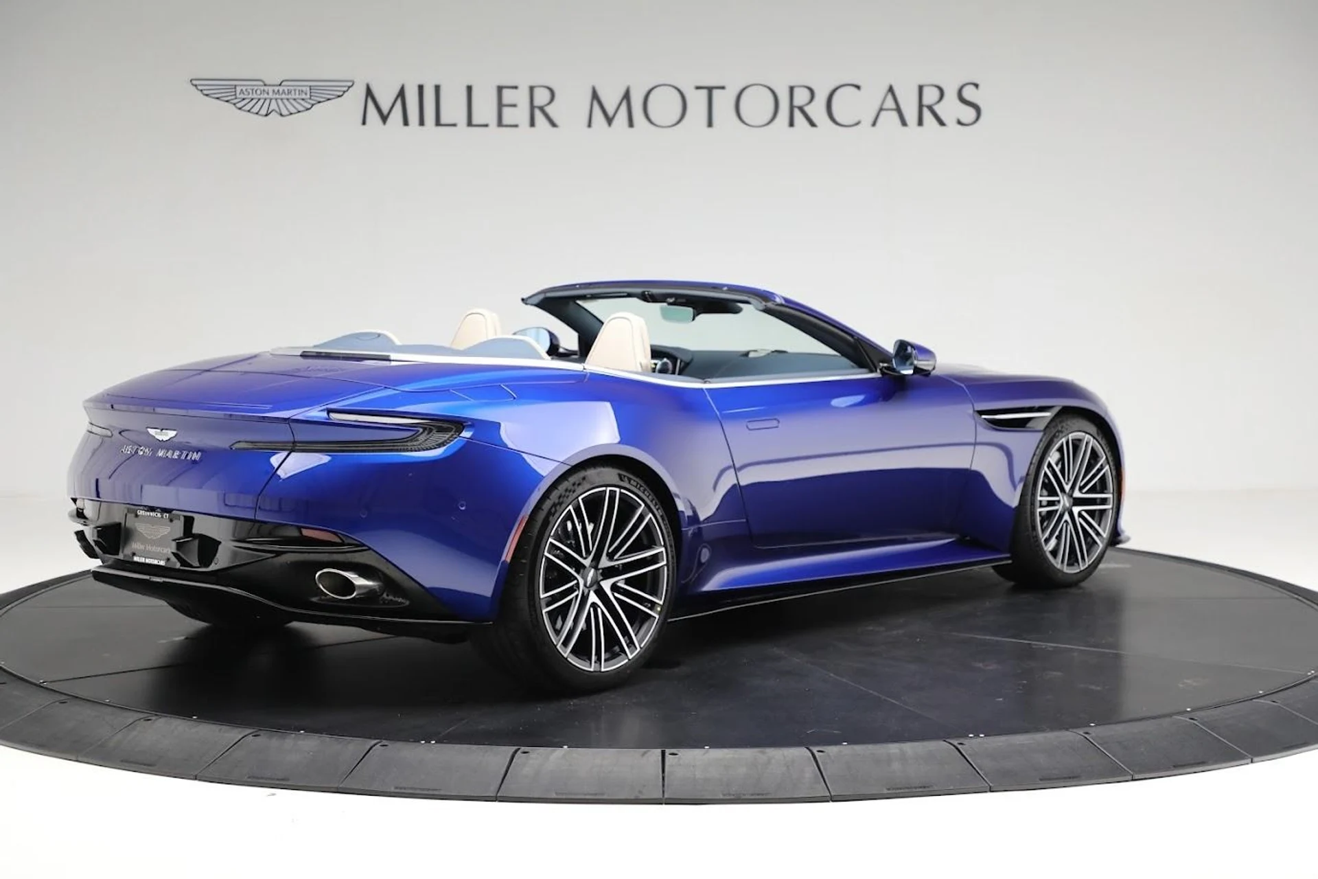 mph006_3946919562_Used_2024_Aston_Martin_DB_12_Volante_e696401af3