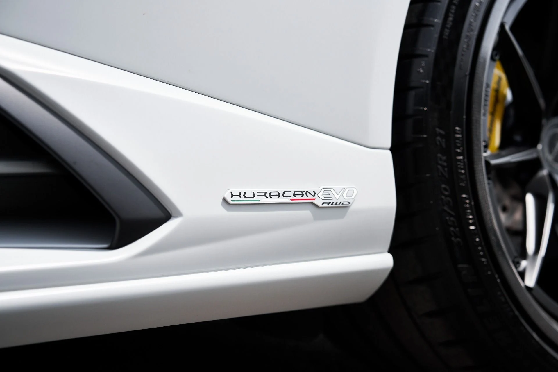 mph006_3948683201_Used_2021_Lamborghini_Huracan_EVO_Base_1754524536_5c8f563e50