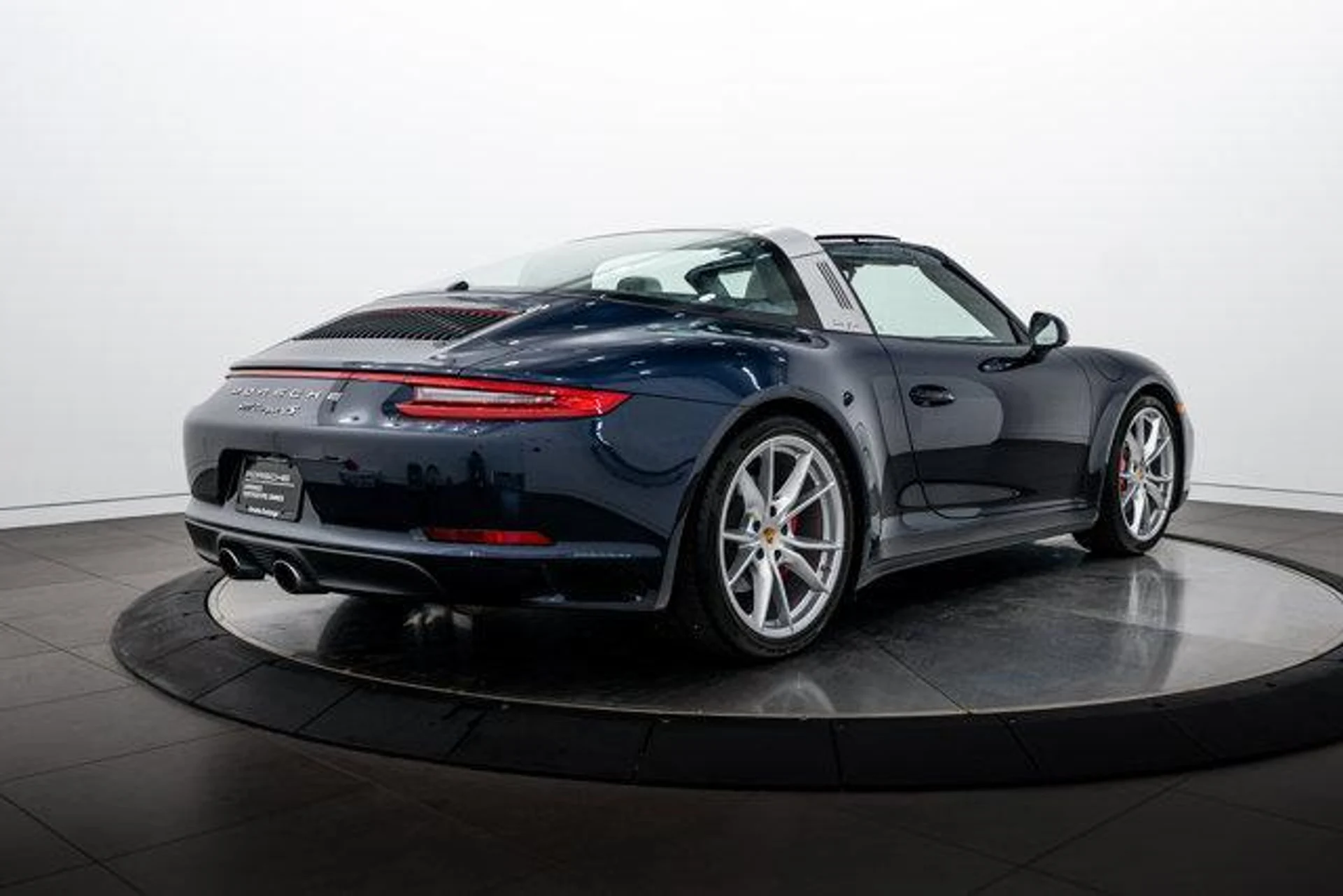 mph006_3951536527_t_O_Oku9_Mk_BK_Pgzrz_Q7_Mc_Yh1_Xu_UN_0_a8336a7be7