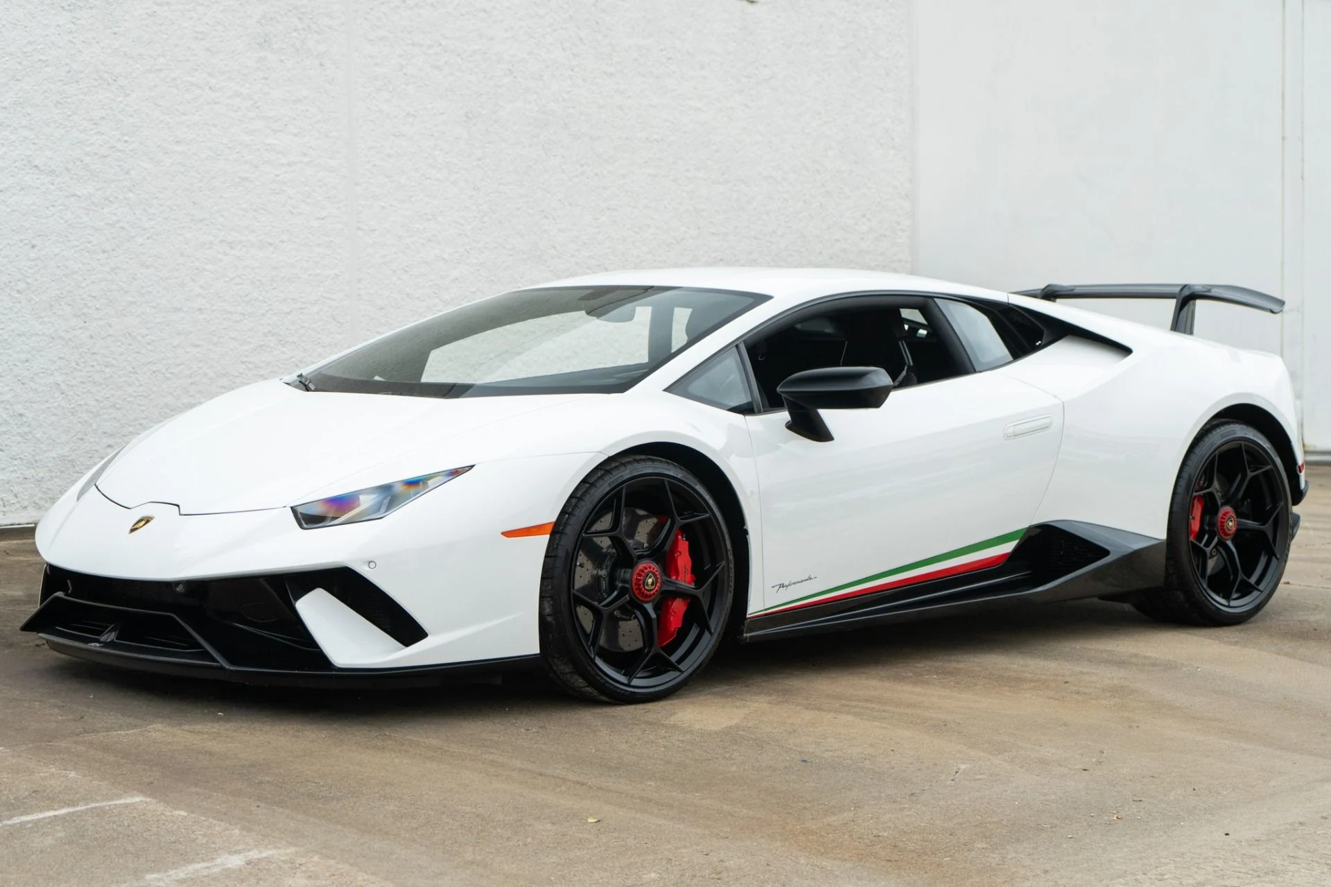 mph006_3953173454_Used_2018_Lamborghini_Huracan_LP_640_4_Performante_1784069470_a71a3585a7