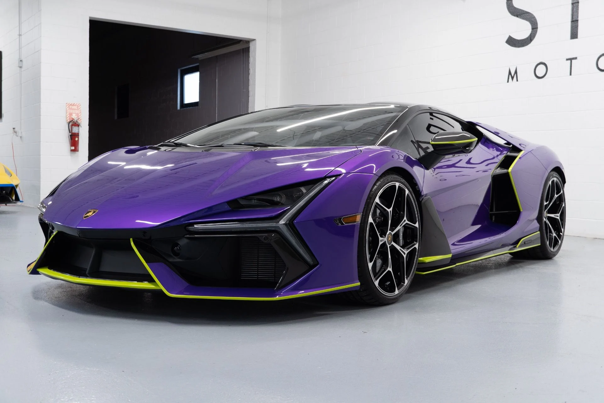 mph006_3962781123_Used_2024_Lamborghini_Revuelto_1739988848_93d8744bdb