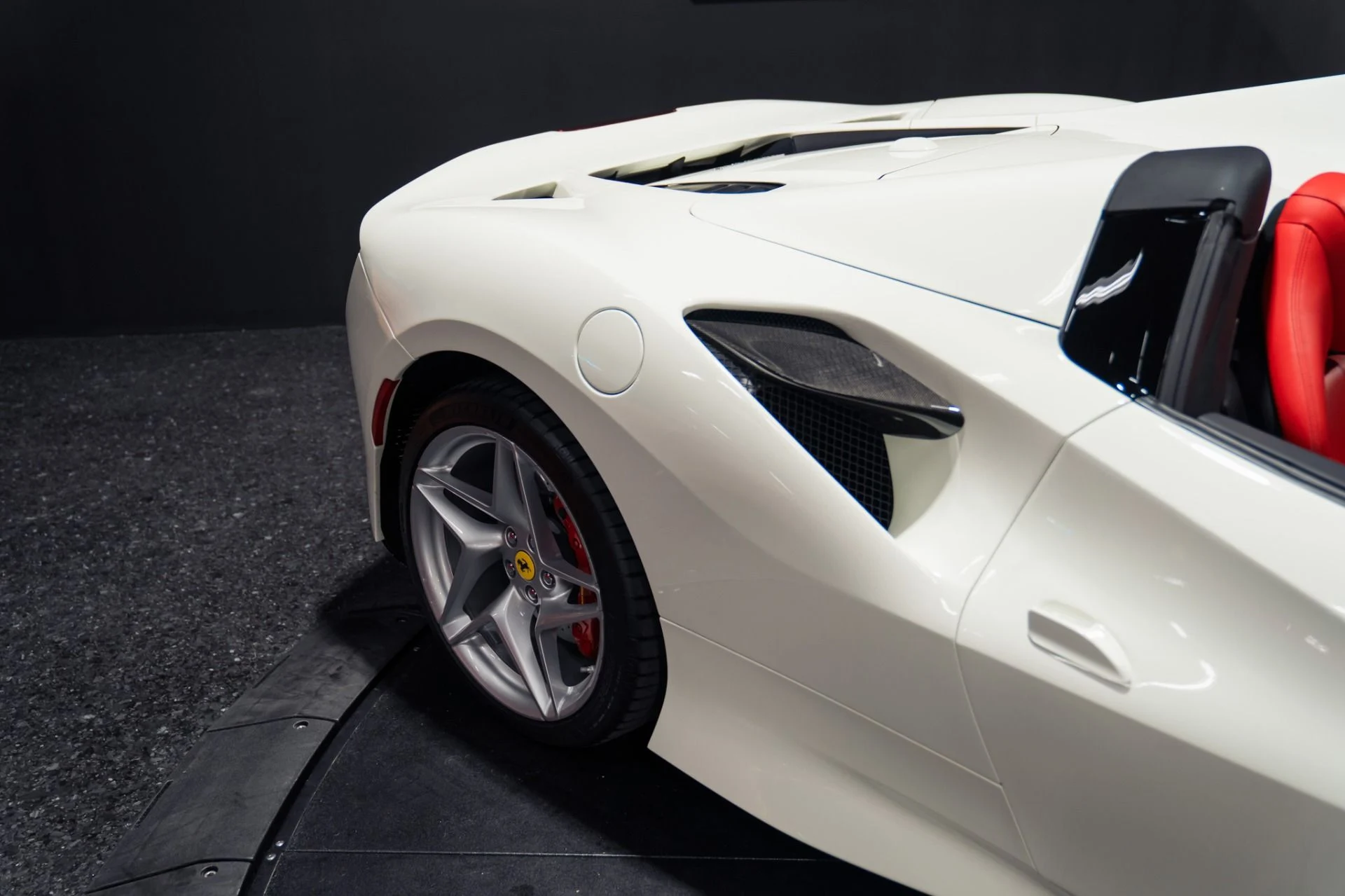 mph006_3965204608_Used_2023_Ferrari_F8_Spider_Passenger_Display_Front_Lift_1786468942_0397f41c82