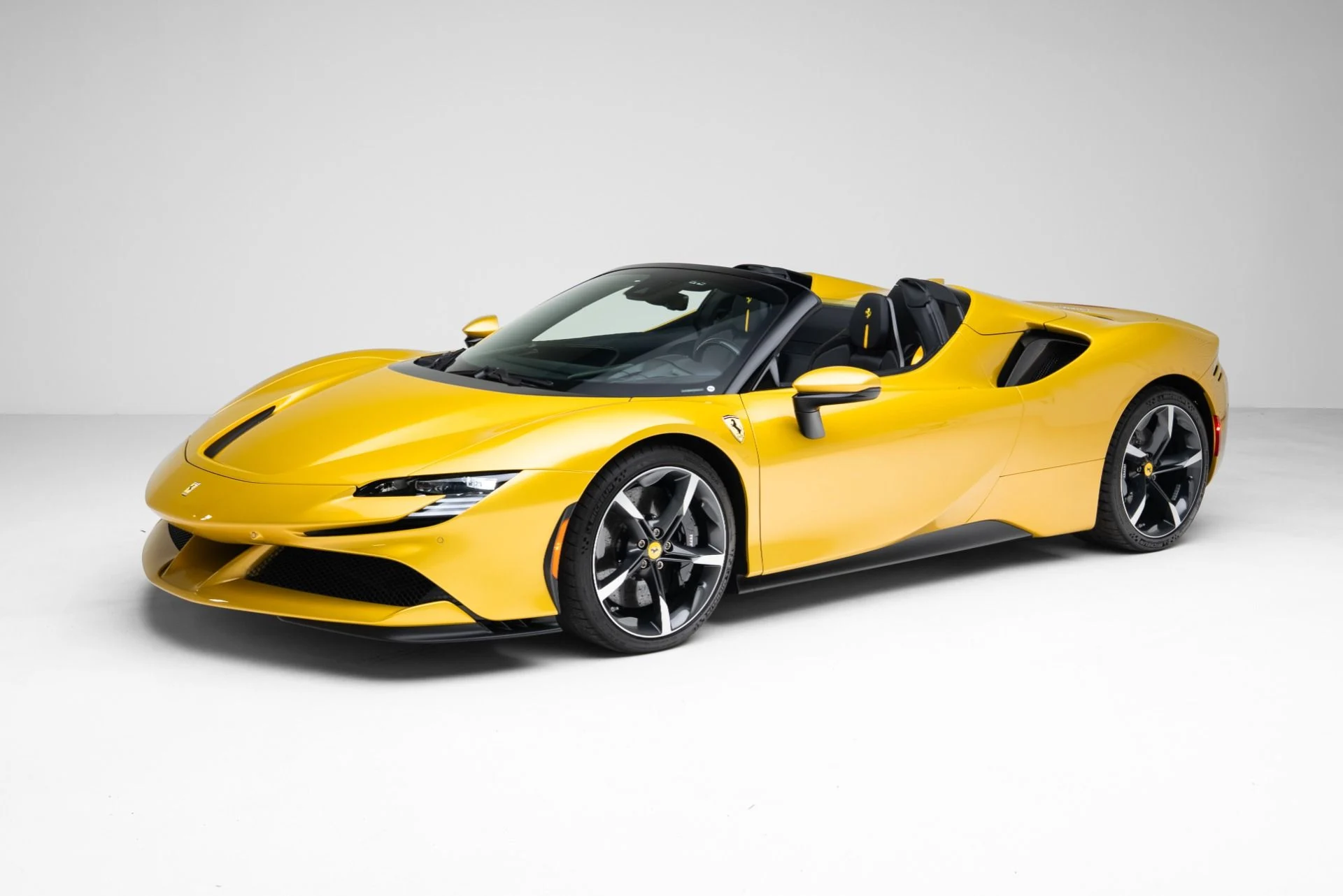 mph006_396548483_Used_2023_Ferrari_SF_90_Spider_1770940760_18cdb30541