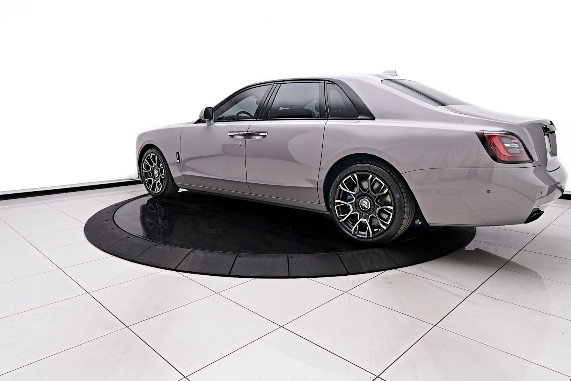 mph006_3973323659_Used_2022_Rolls_Royce_Ghost_Black_Badge_1745954318_c5afc078b2