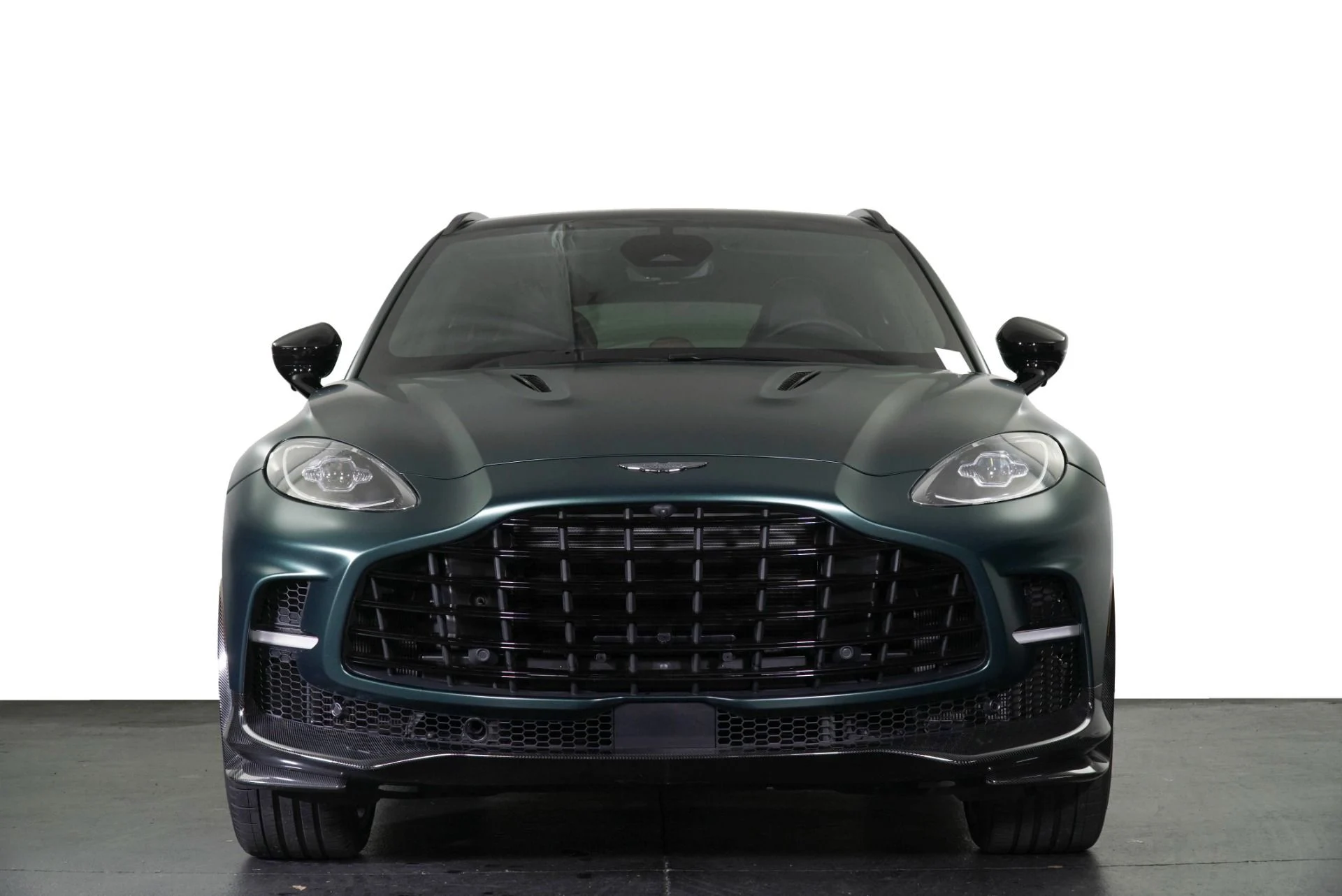 mph006_3974458366_Used_2025_Aston_Martin_DBX_707_1768858107_6ff7ab89c2