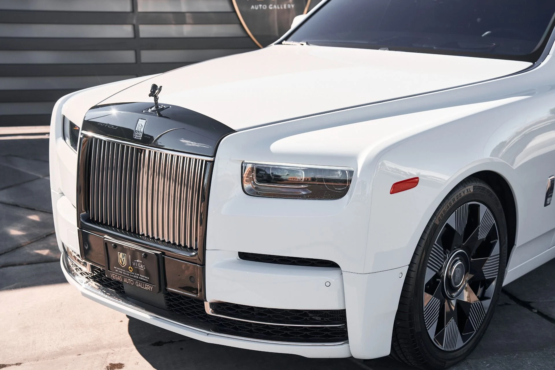 mph006_3975292618_Used_2023_Rolls_Royce_Phantom_Base_1760229050_1471f0629d