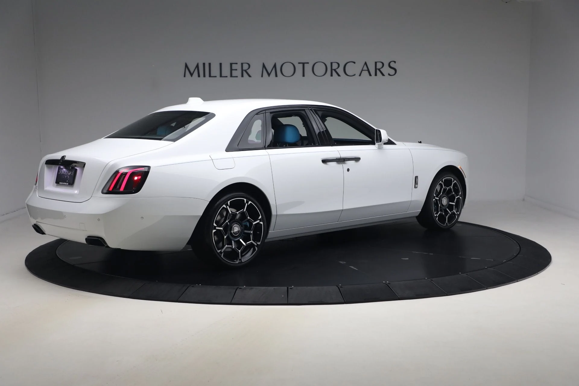 mph006_3976736926_New_2027_Rolls_Royce_Black_Badge_Ghost_f885d02780