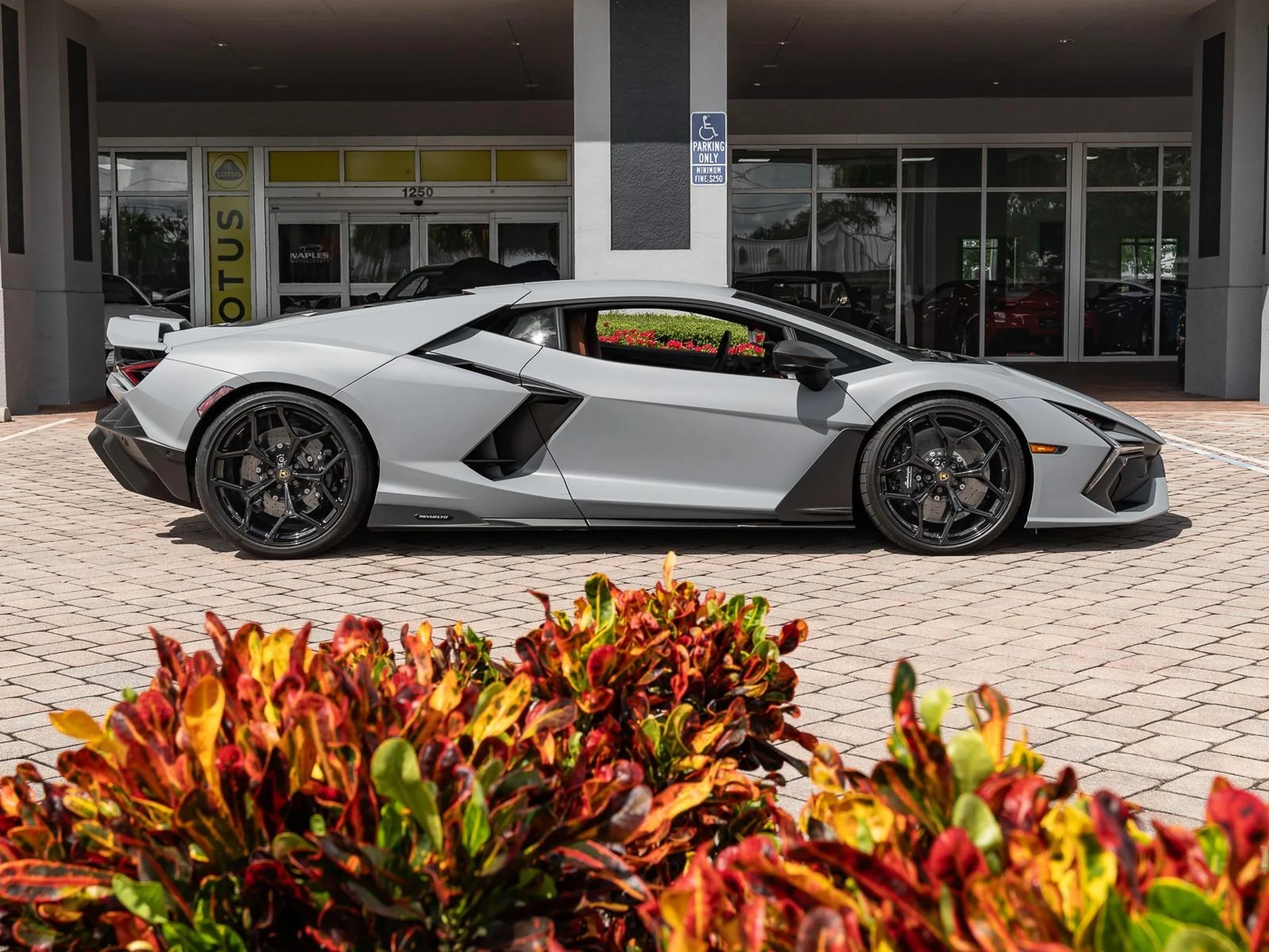 mph006_3979848678_Used_2024_Lamborghini_Revuelto_1758910266_a139369c75