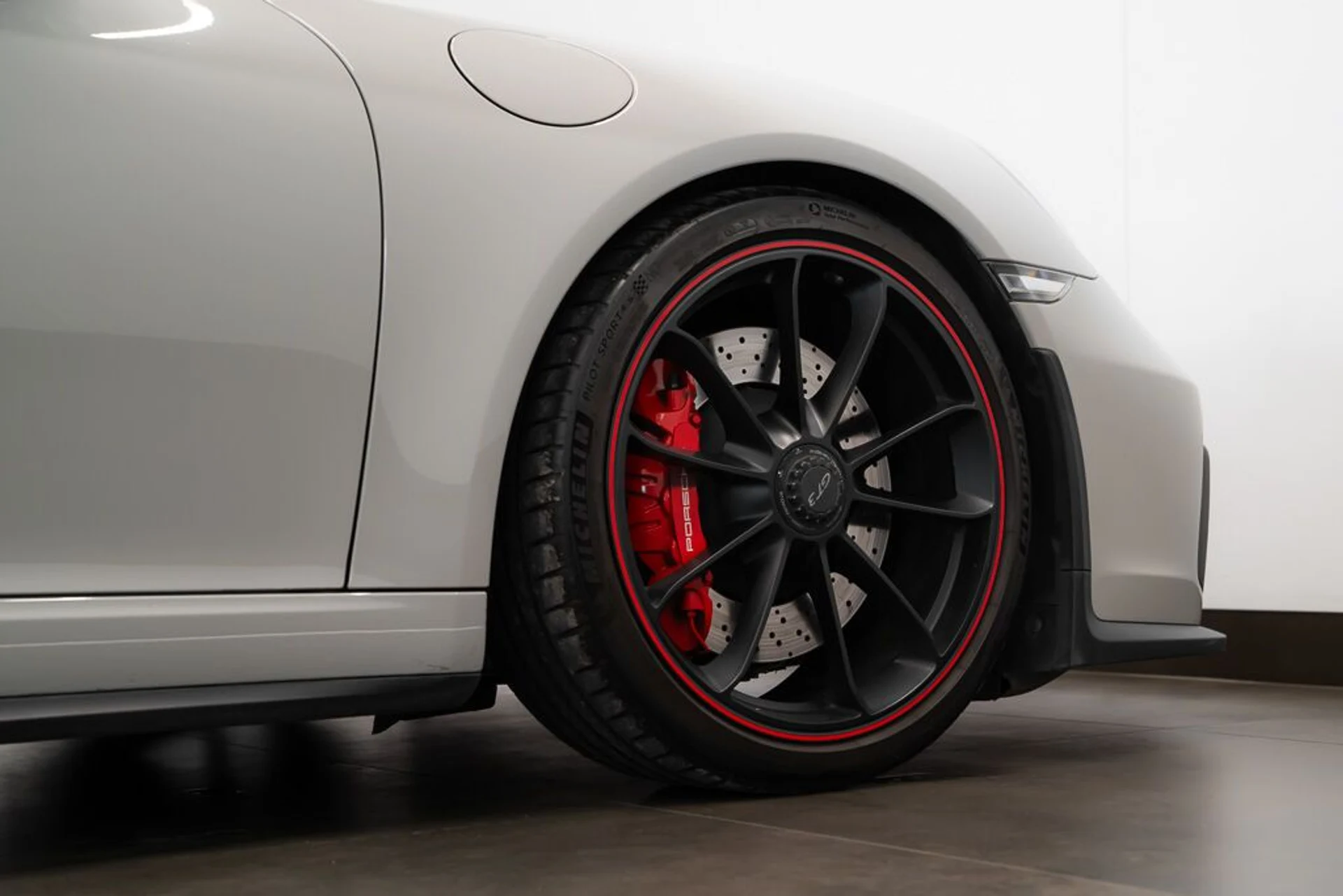 mph006_399651223_porsche_911_2018_jpg_v_1773863537_ad6de5482e