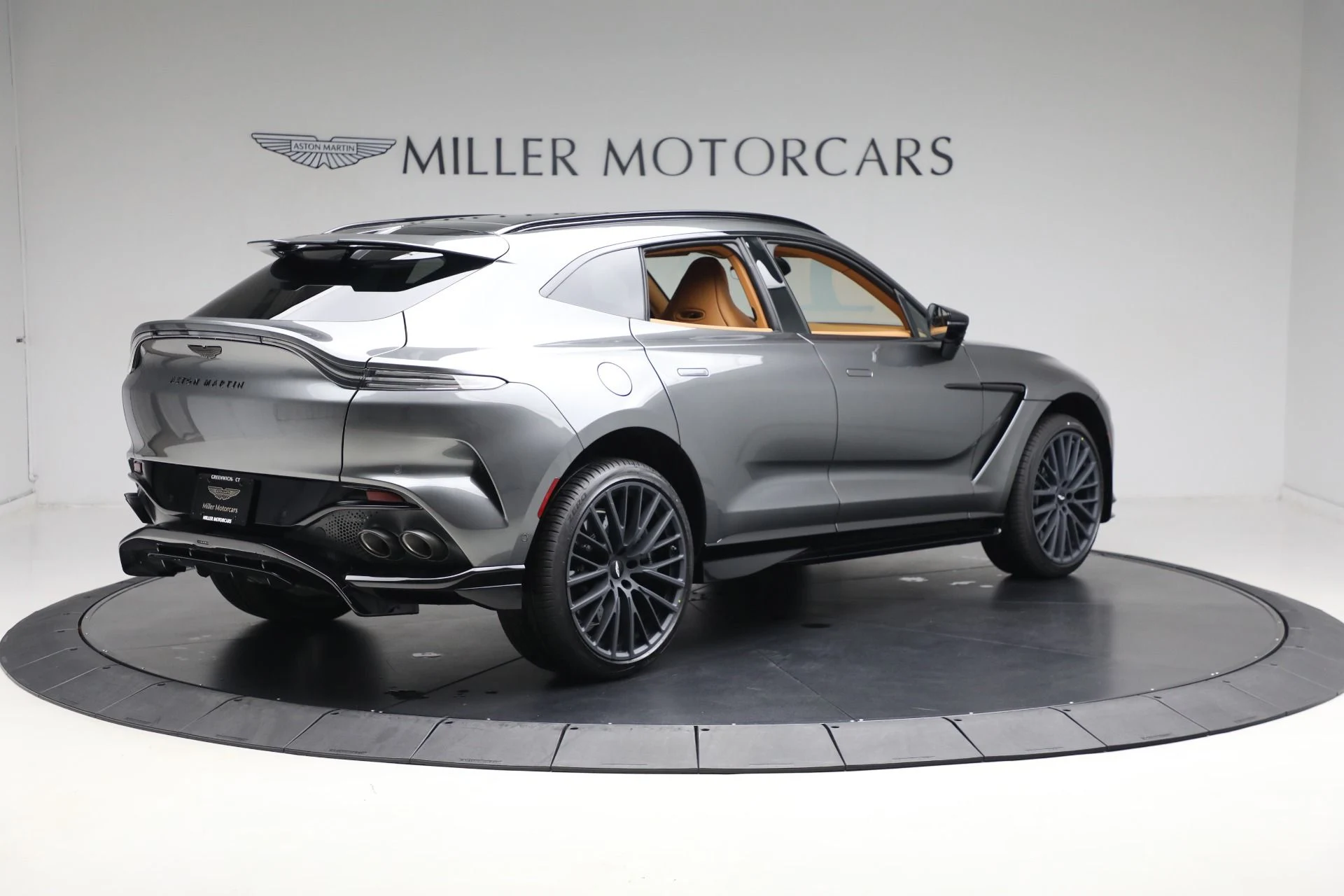 mph006_3996924868_New_2025_Aston_Martin_DBX_707_707_b8a3a582a0