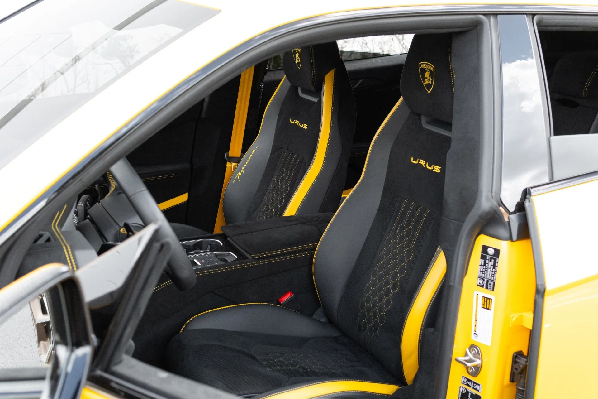 mph006_4001158517_Used_2024_Lamborghini_Urus_Performante_1773952296_79d8a54589