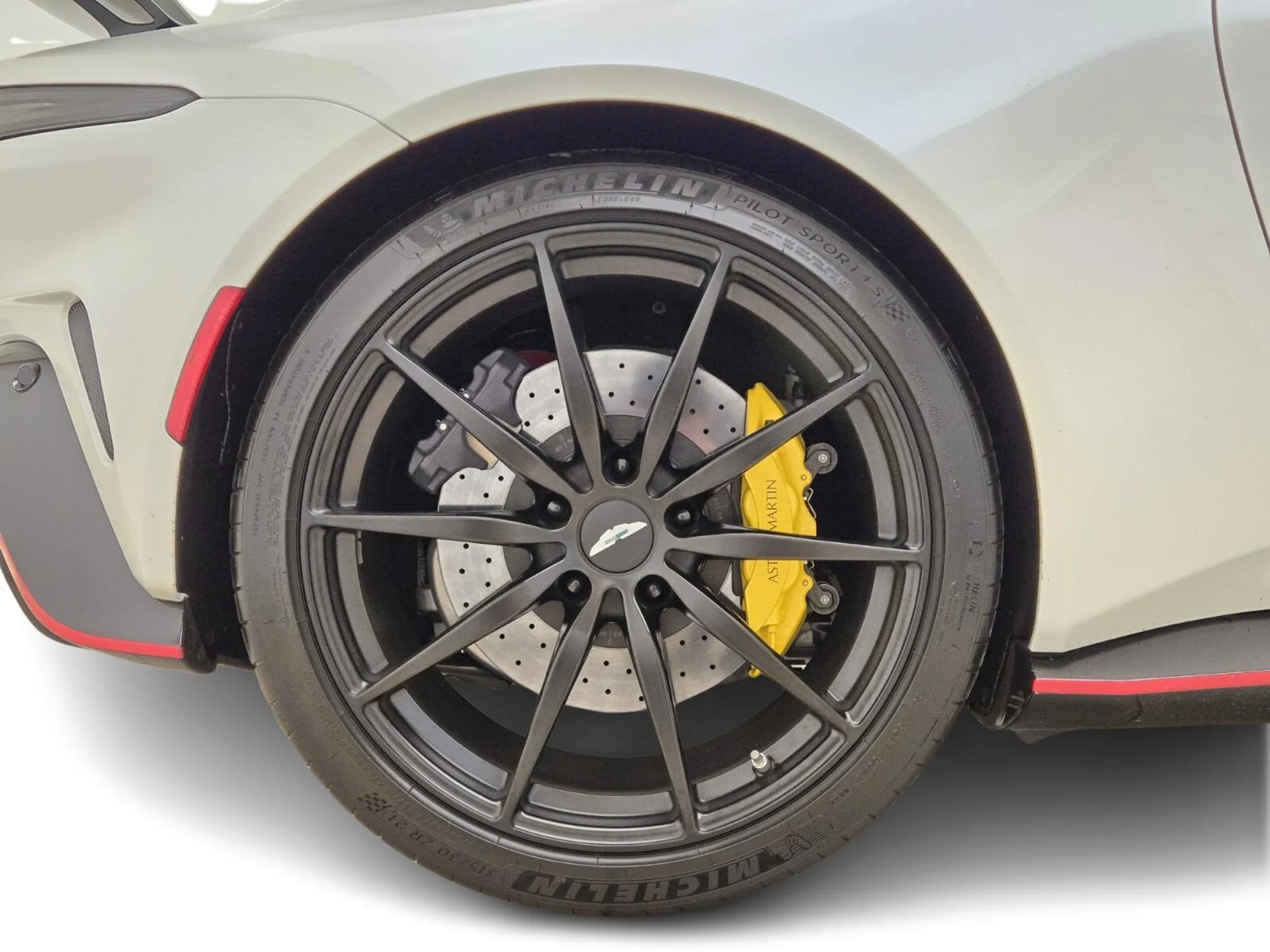 mph006_4002414931_Used_2023_Aston_Martin_Vantage_1766214023_22aae5b1e7