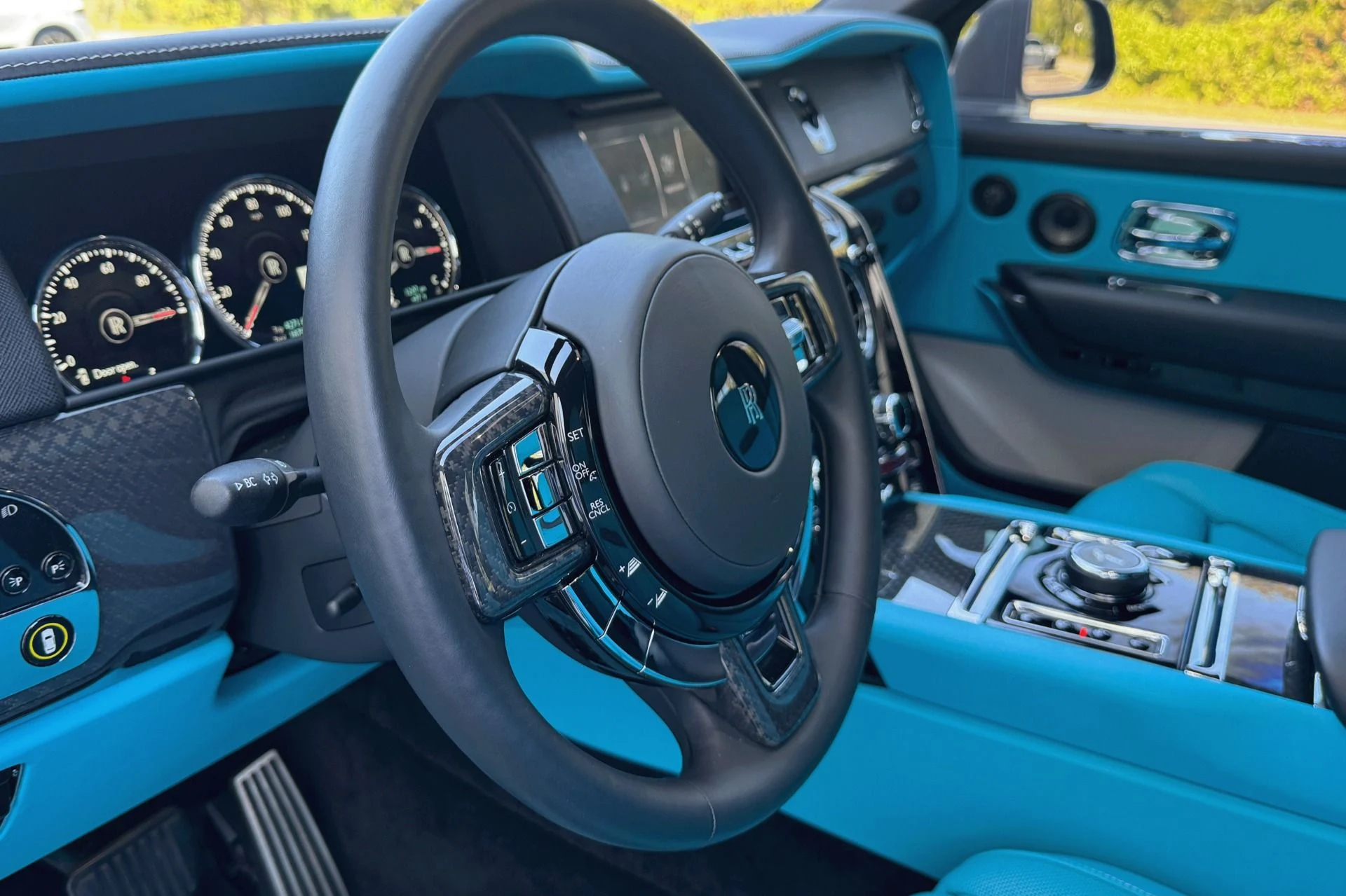 mph006_4004157127_Used_2022_Rolls_Royce_Black_Badge_Cullinan_1758544859_863ad9e3b1