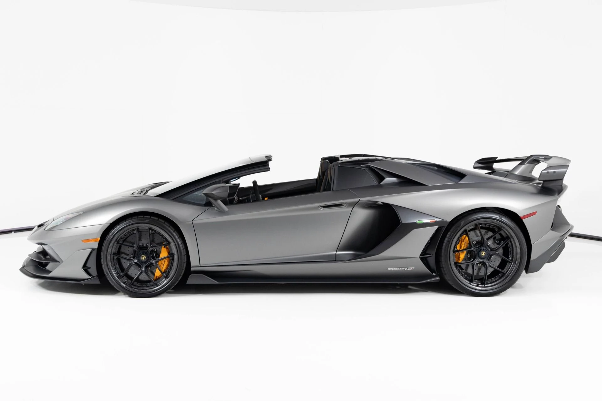 mph006_4015561464_Used_2020_Lamborghini_Aventador_SVJ_1759430086_cb0ae871be