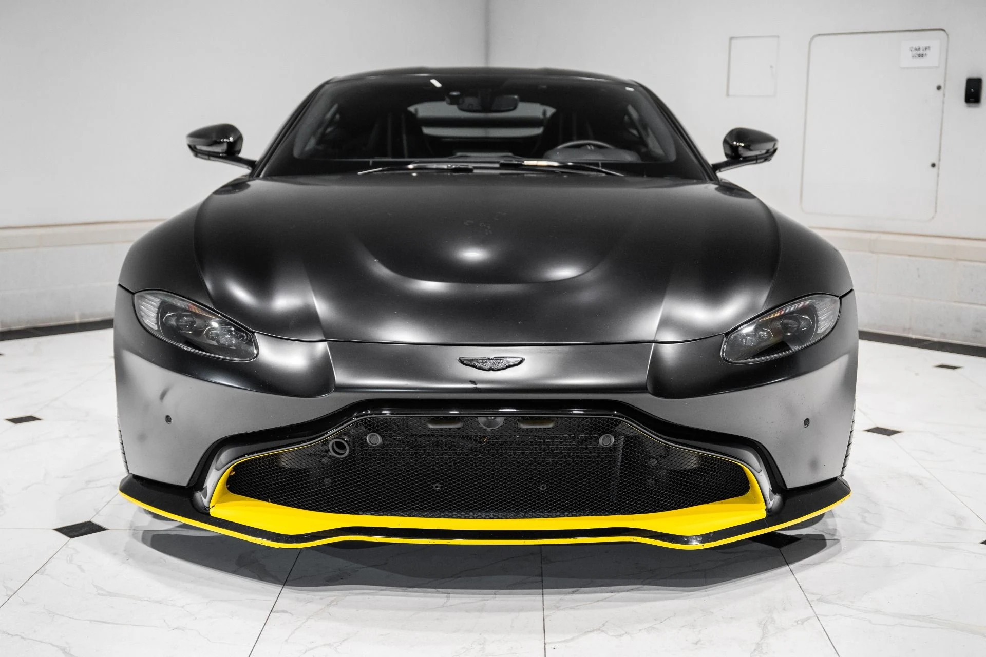 mph006_4031782551_Used_2019_Aston_Martin_Vantage_1765989078_d392ce61d6