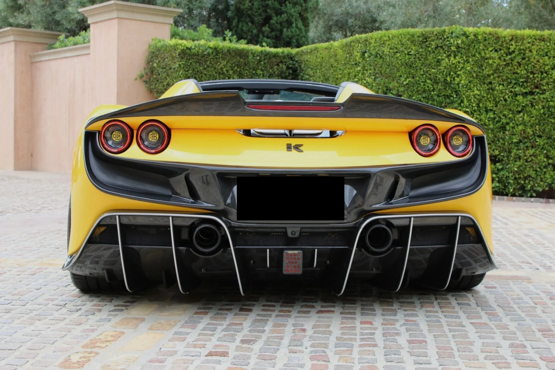 mph006_4041451905_Used_2021_Ferrari_F8_Spider_1759268143_21935f3999